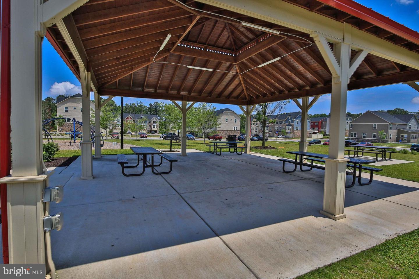 CREEKSIDE VILLAGE - Residential