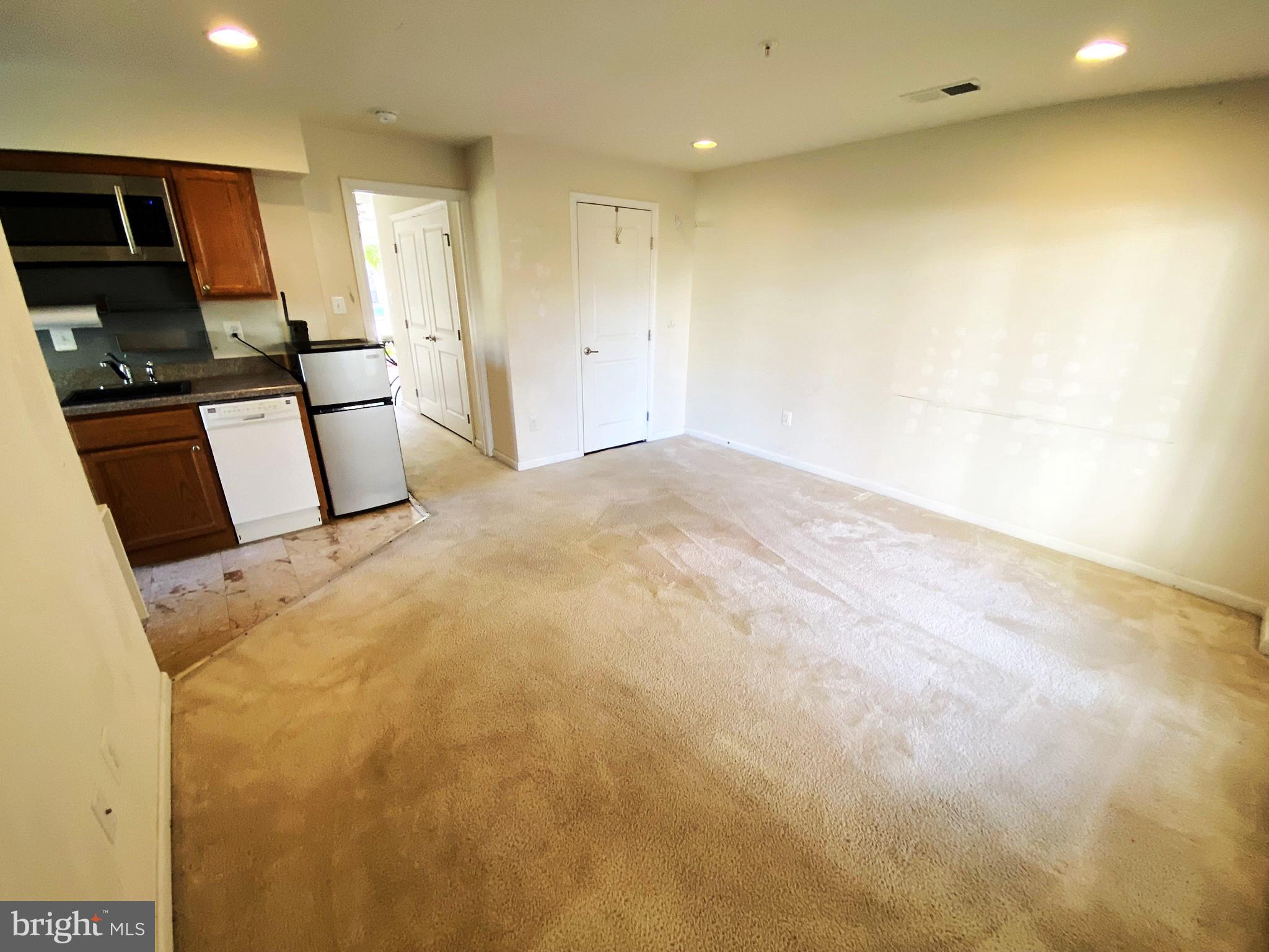 CREEKSIDE VILLAGE - Residential