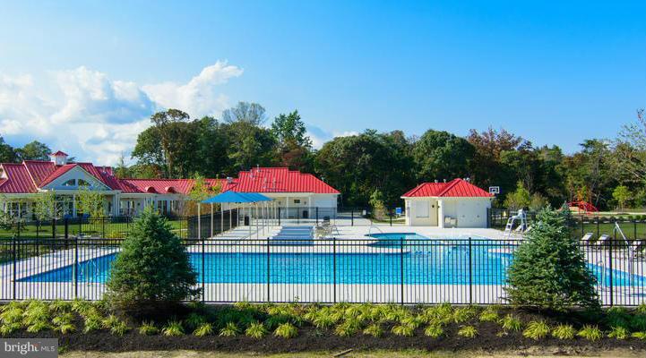 CREEKSIDE VILLAGE - Residential