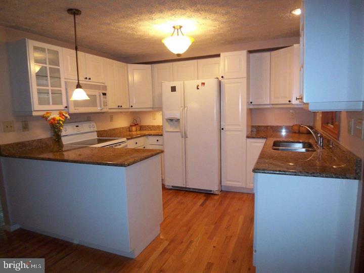 NEWINGTON FOREST - Residential Lease