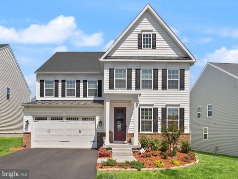Photo of 19412 Tuscarora Crossing Drive, LEESBURG, VA 20175 (MLS # VALO2123744)