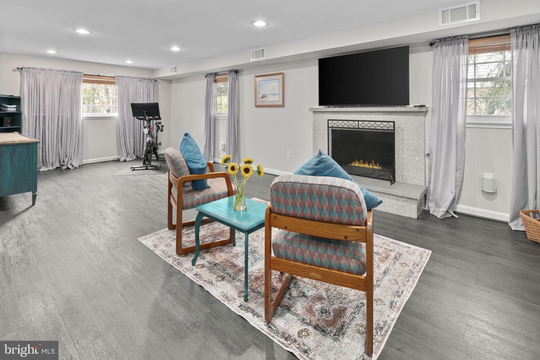 RIVERSIDE ESTATES - Residential