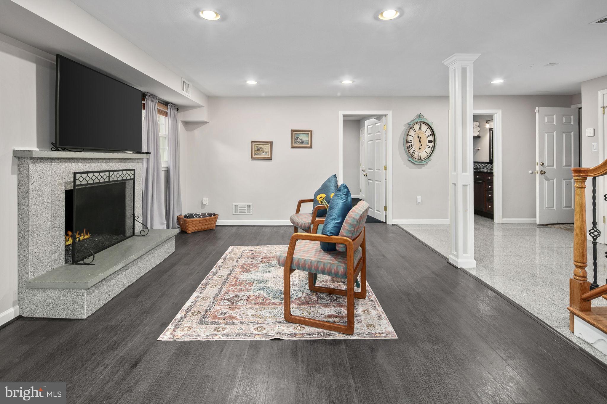 RIVERSIDE ESTATES - Residential