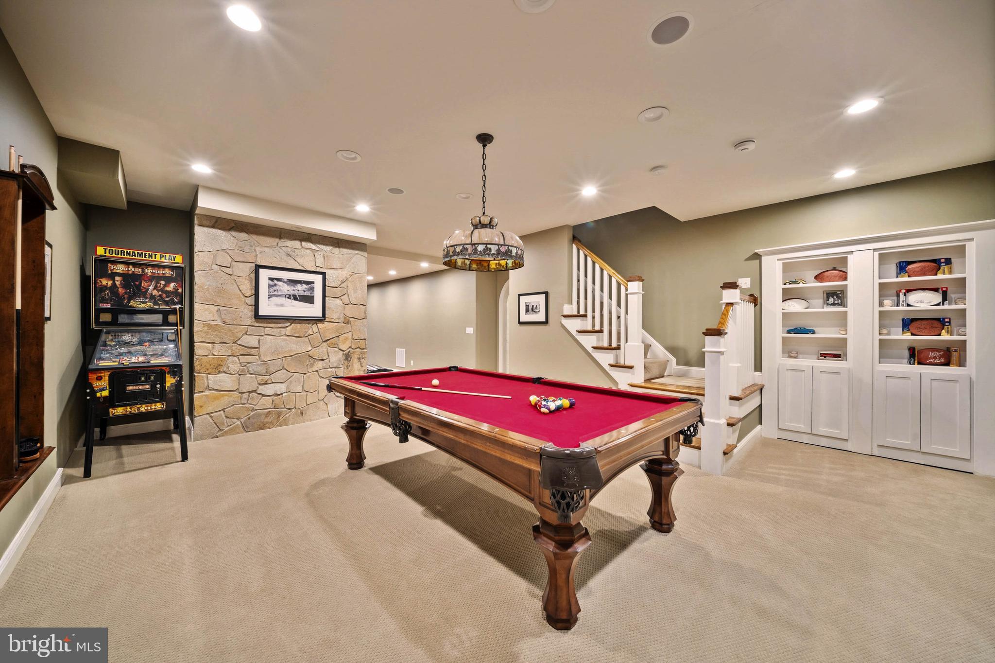 HILLSYDE HUNT - Residential