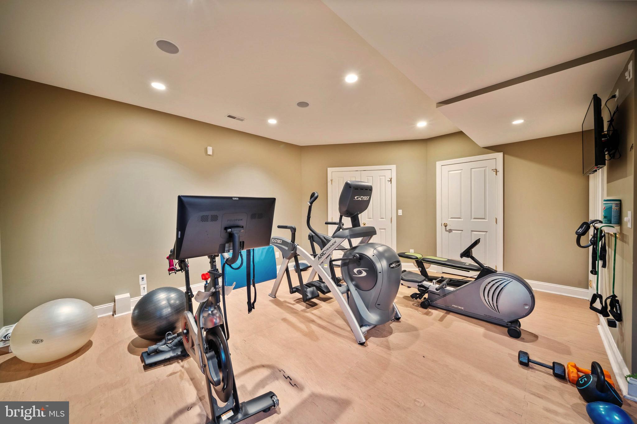 HILLSYDE HUNT - Residential