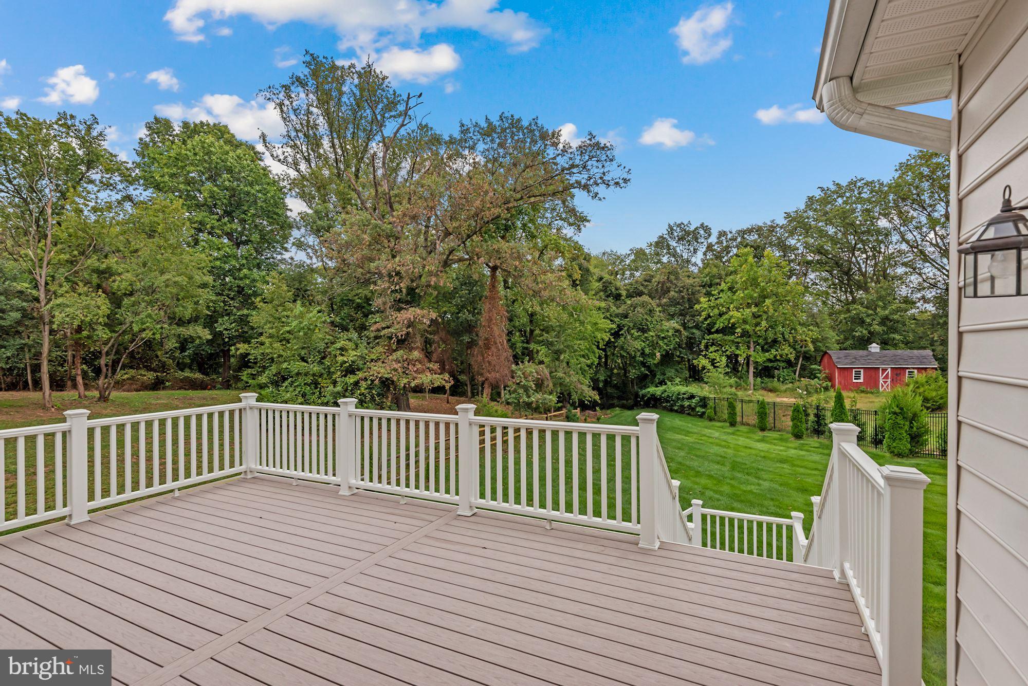 PINECREST - Residential