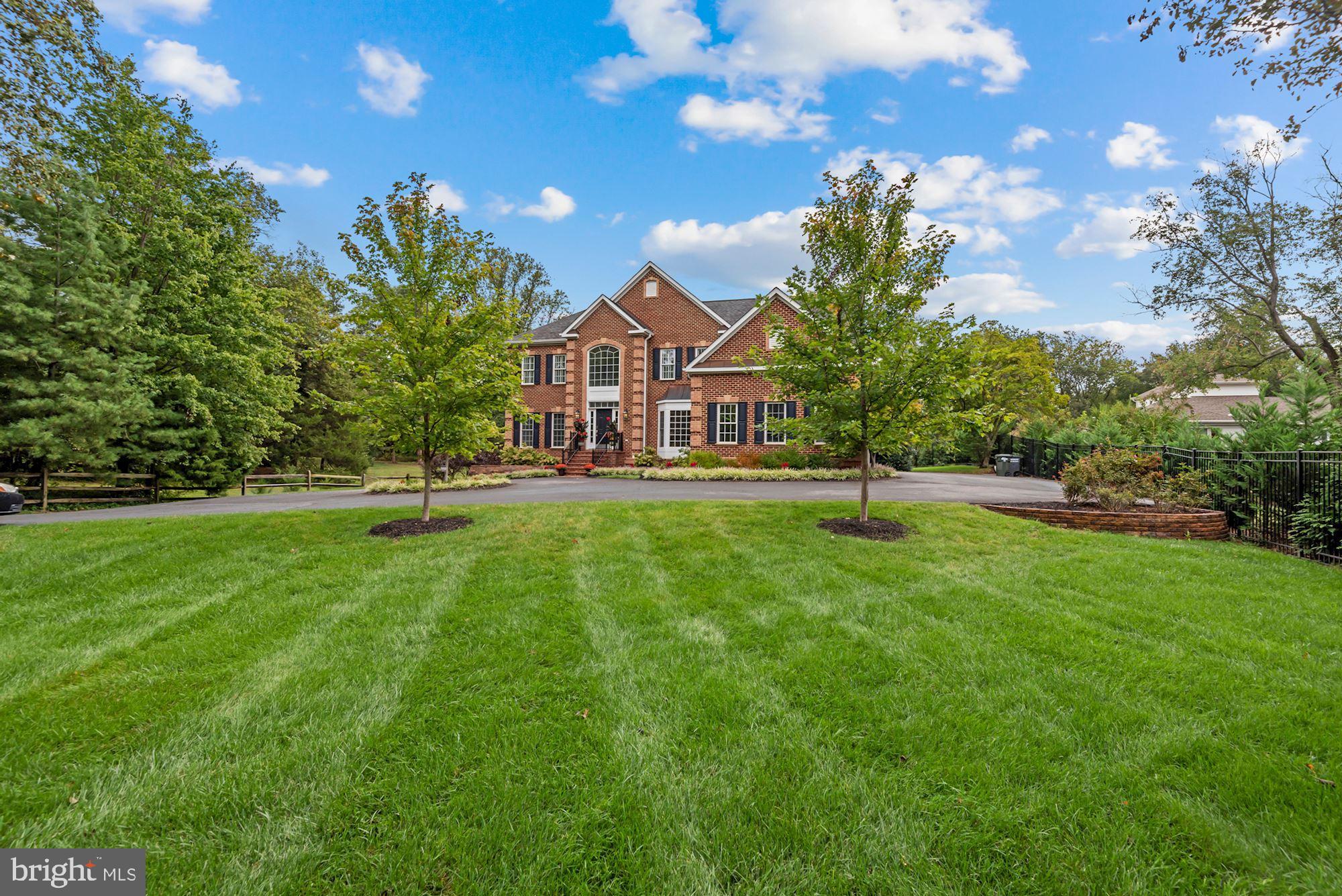 PINECREST - Residential