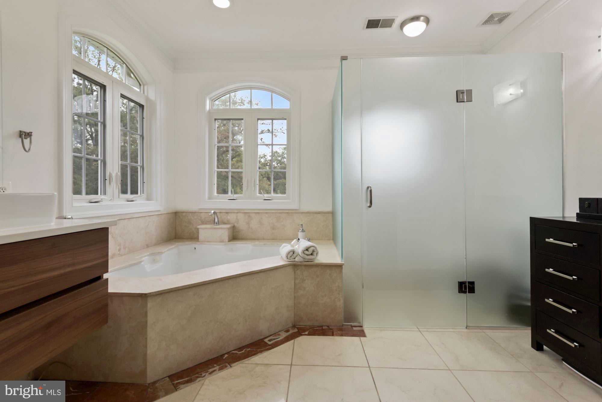 PINECREST - Residential