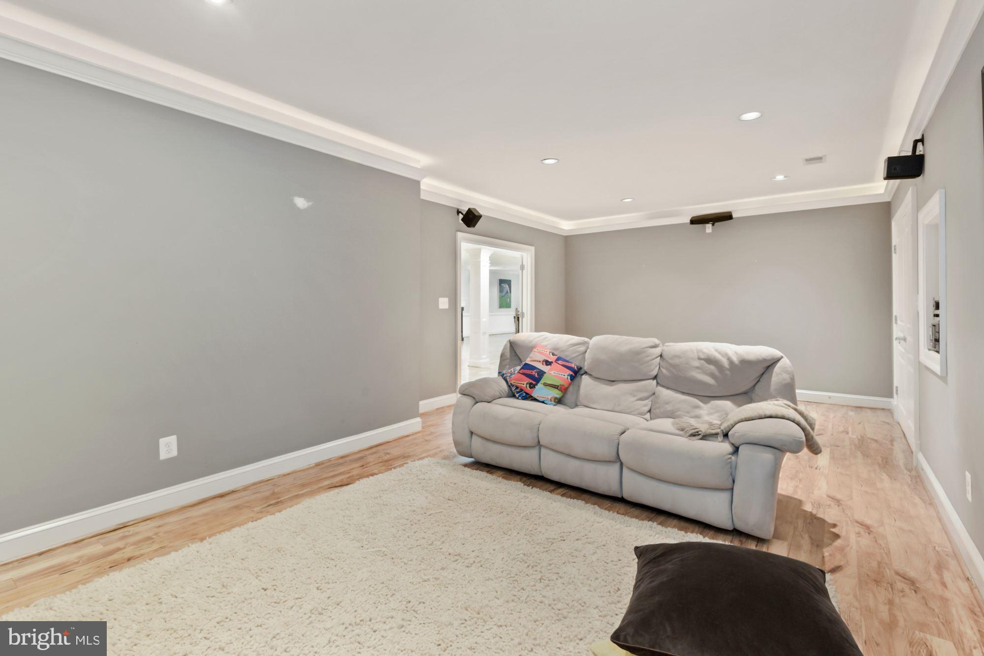 PINECREST - Residential