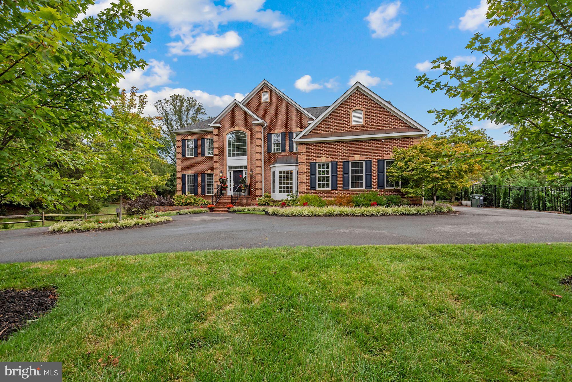 PINECREST - Residential