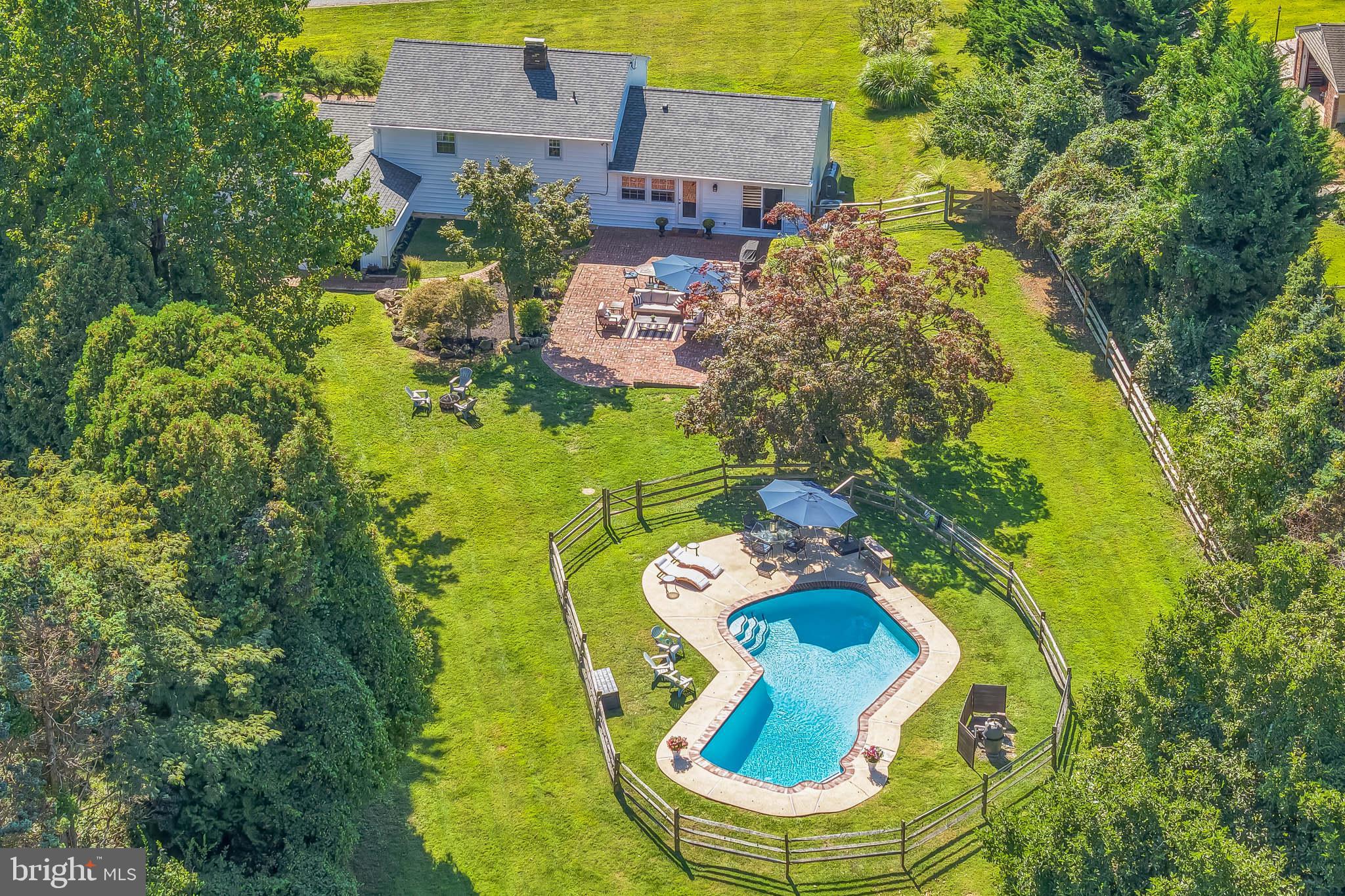 1635 CHRISTINE LANE