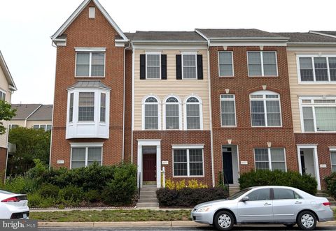 Townhouse For Rent - 25015 Riding Center Drive<br/> CHANTILLY, VA 20152