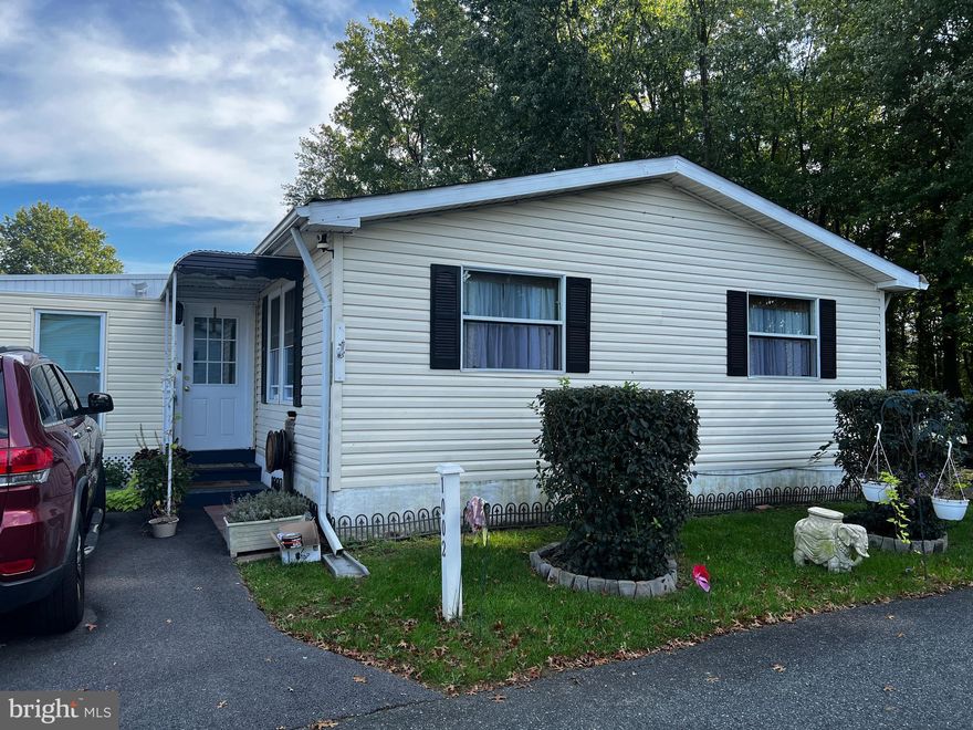 1989 Schultz Manufactured Home! 3 Bedrooms and 2 Baths. The front of the home features a beautifully spacious Sun Room. Large eat-in kitchen w/ numerous cabinets and pantry space. Large Laundry Room w/ storage closet and shelving. Tax assessment is inaccurate.