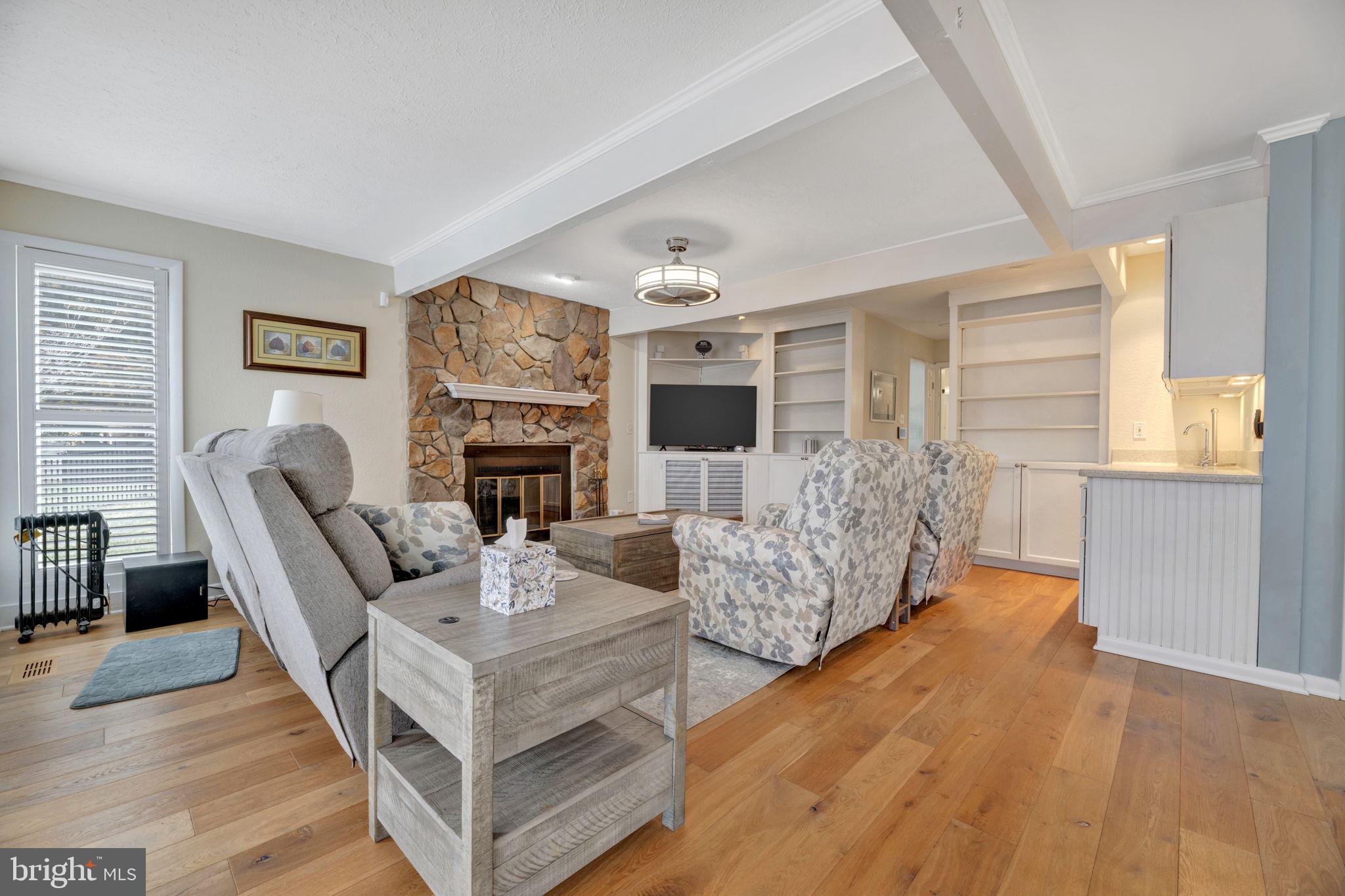 QUAY HARBOUR COMMUNITY - Residential Lease