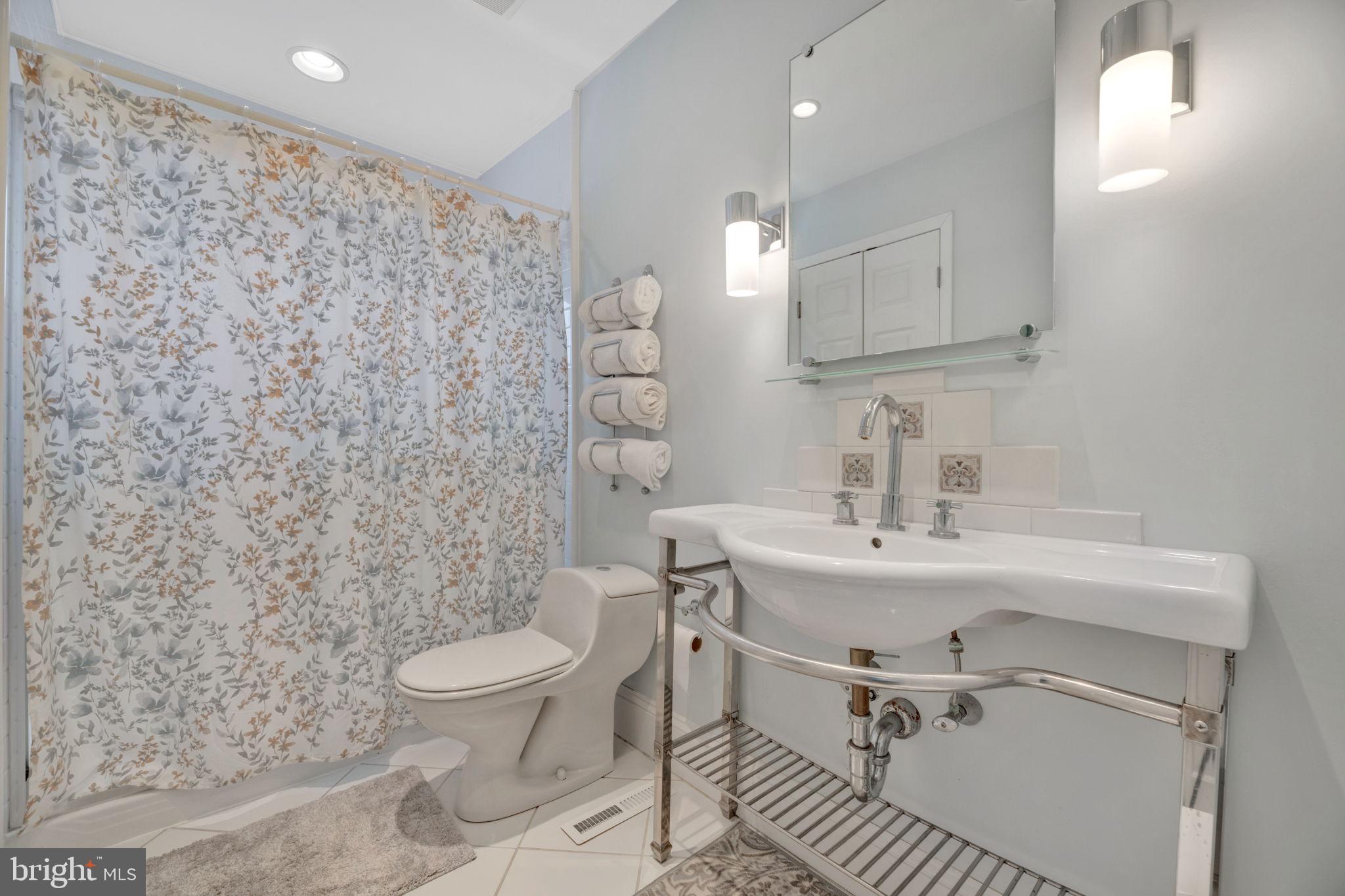 QUAY HARBOUR COMMUNITY - Residential Lease