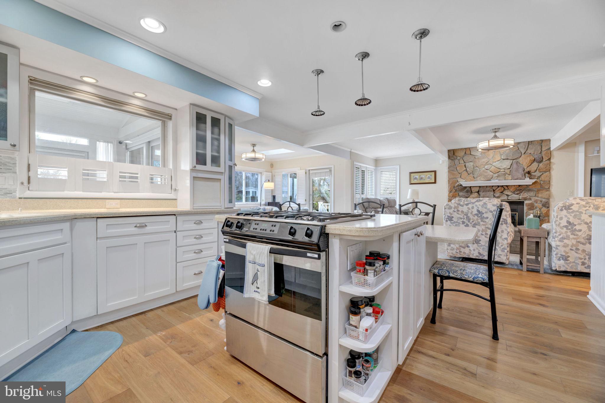 QUAY HARBOUR COMMUNITY - Residential Lease