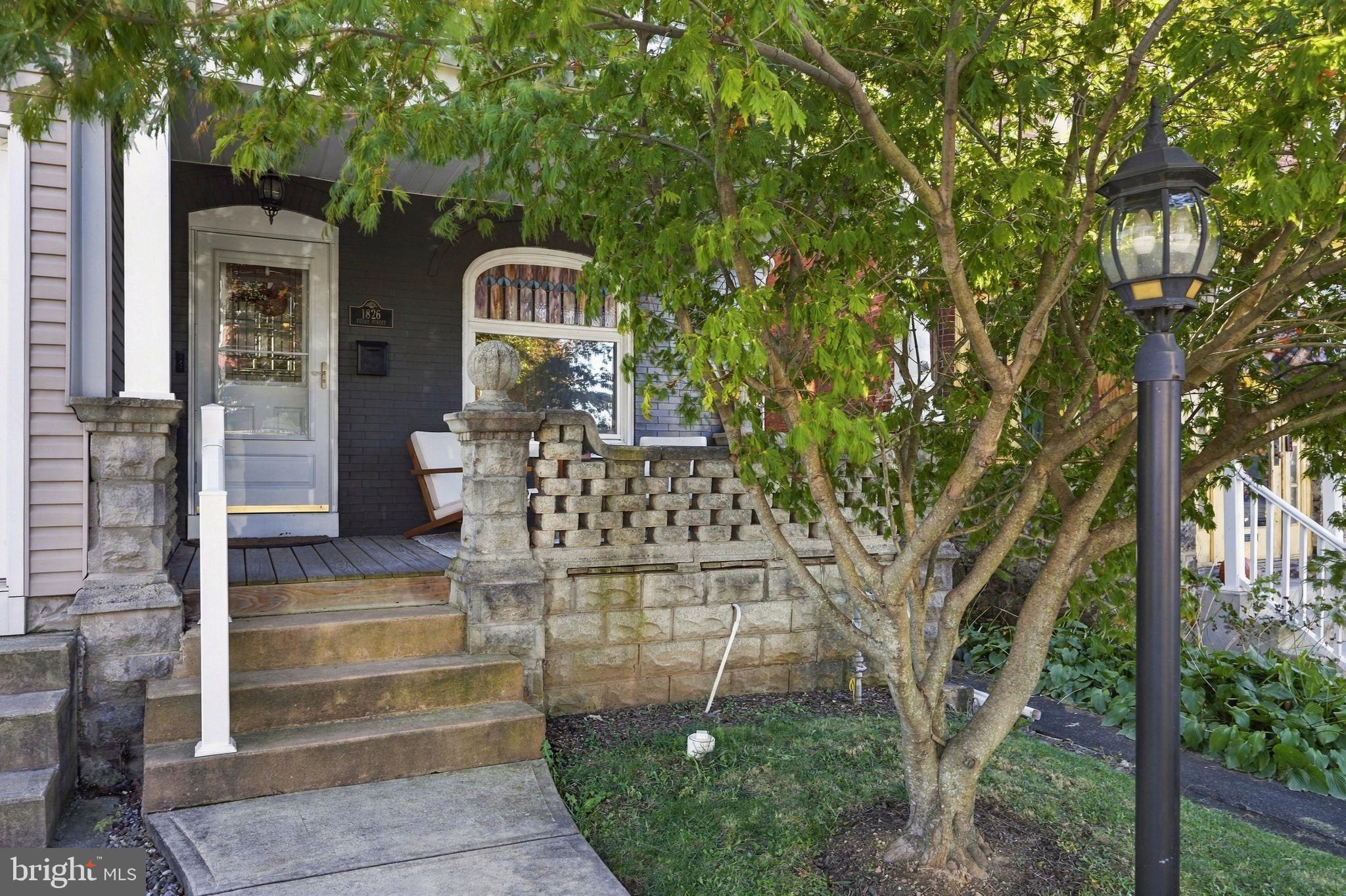 1826 FERRY STREET