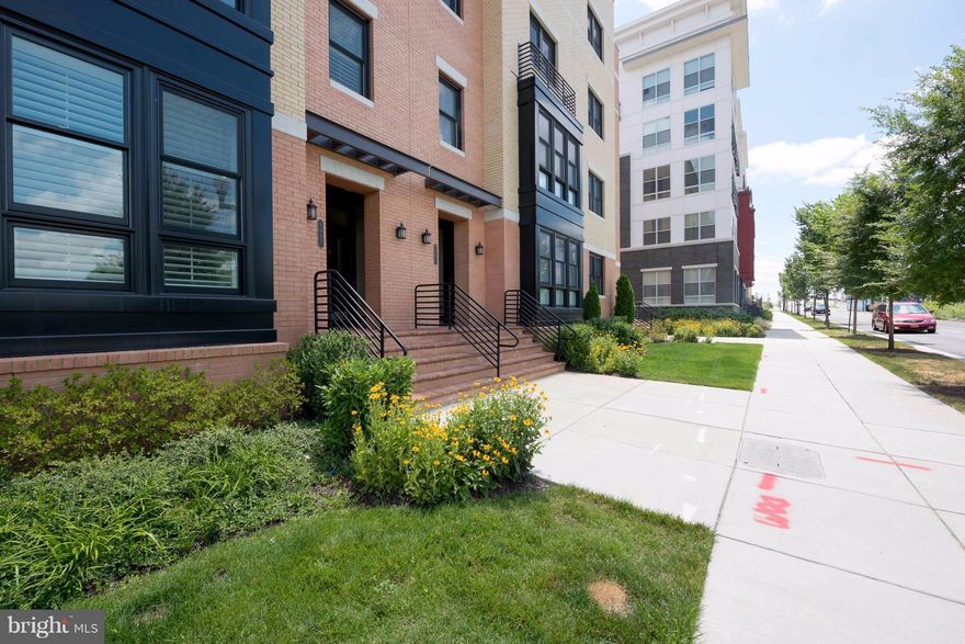 NEW CONSTRUCTION = new SS, granite, floors (HW, tile, carpet), fixtures - 1700sf, 3 walk-ins, wooden shutters, 1-car attached garage, driveway, enormous windows - so bright! Large-capacity W/D. .5mi to shops, restaurants of Del Ray, adjacent to Potomac Yard Park with playground and basketball courts & Mt. Vernon Trail, 1mi to Braddock Road Metro and quick, easy access to GW Parkway, 395, and 495.