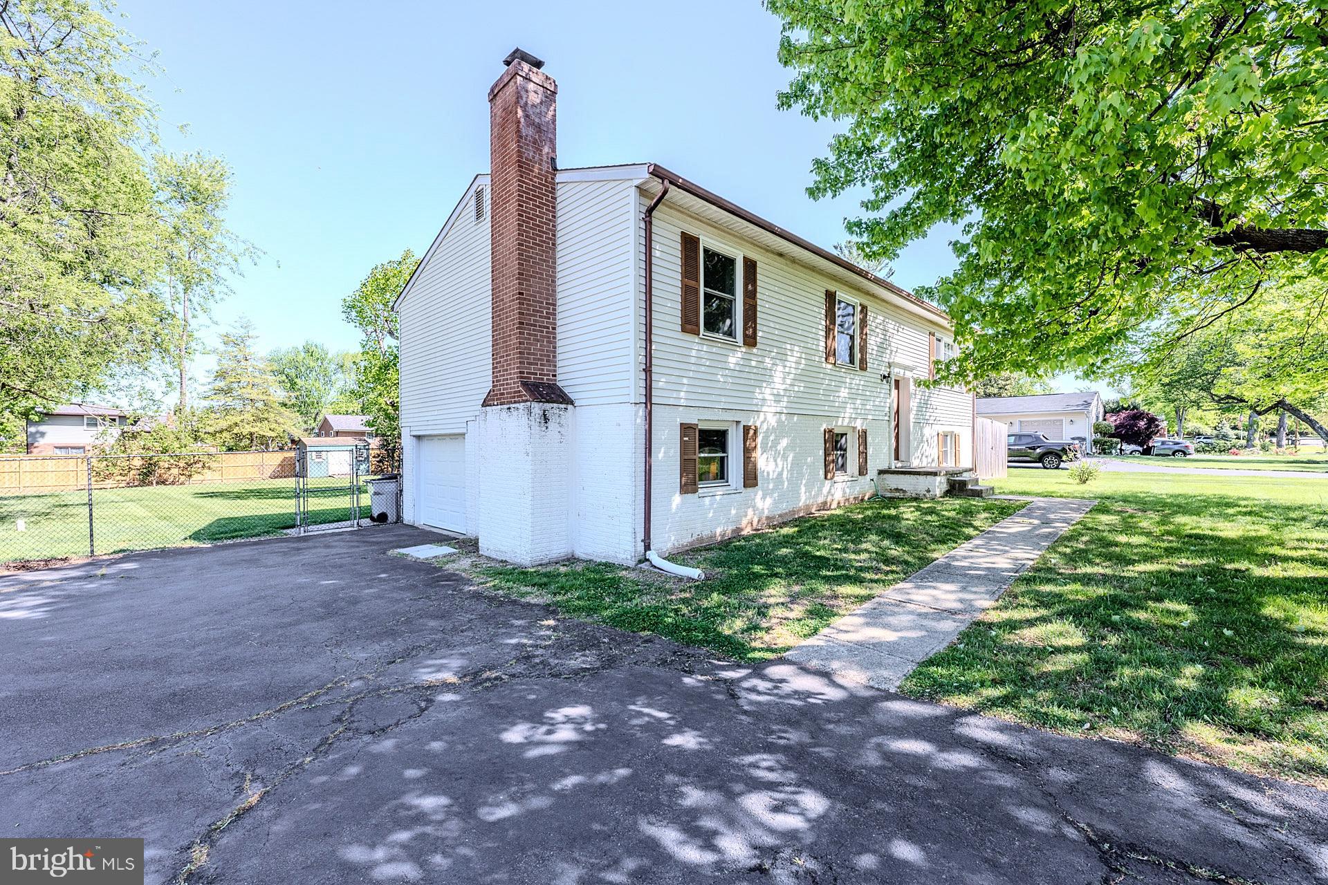 8914 CHERRY TREE LANE