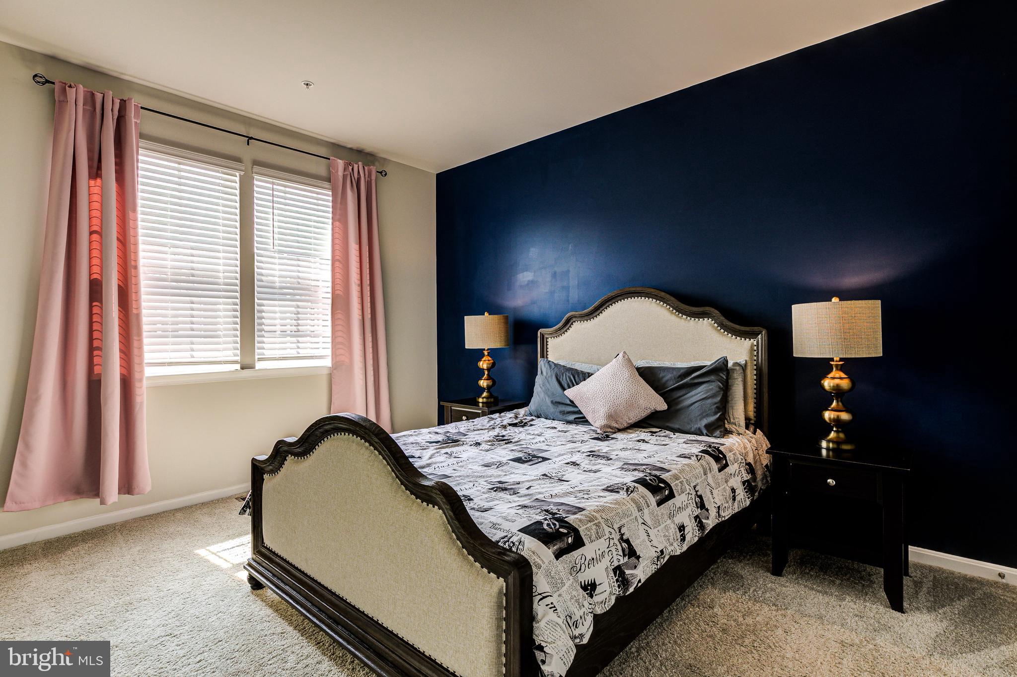 SEVEN OAKS - Residential