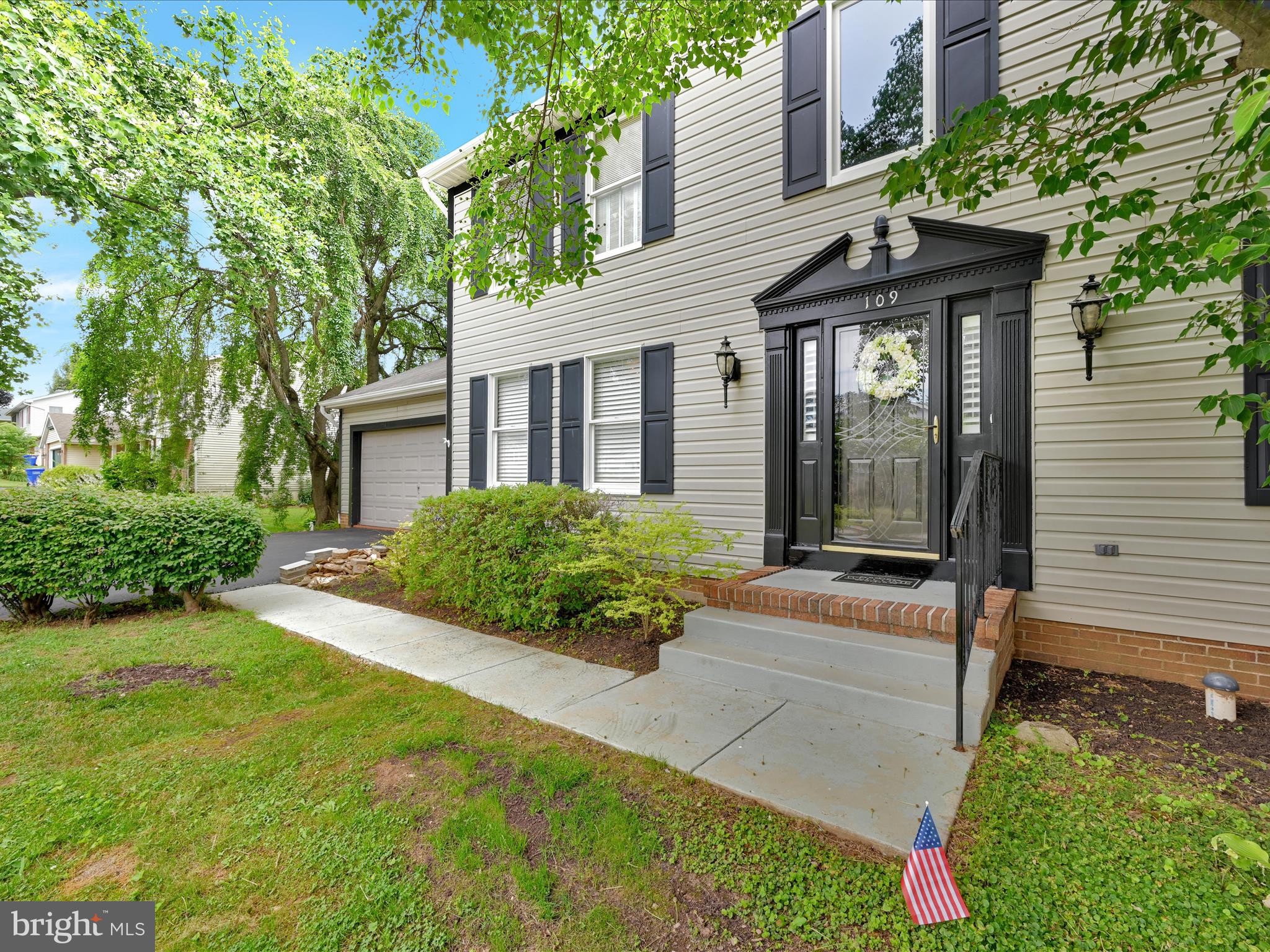 109 S SHAFFER DRIVE