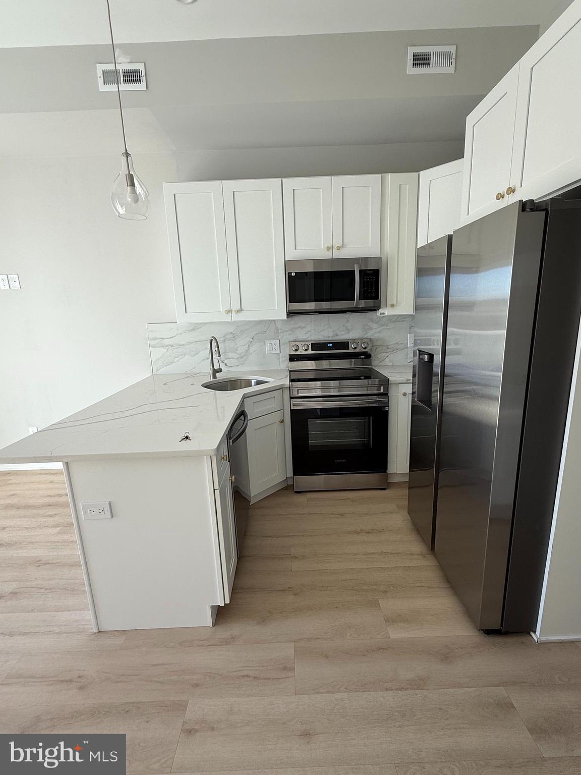 EAST KENSINGTON - Residential Lease