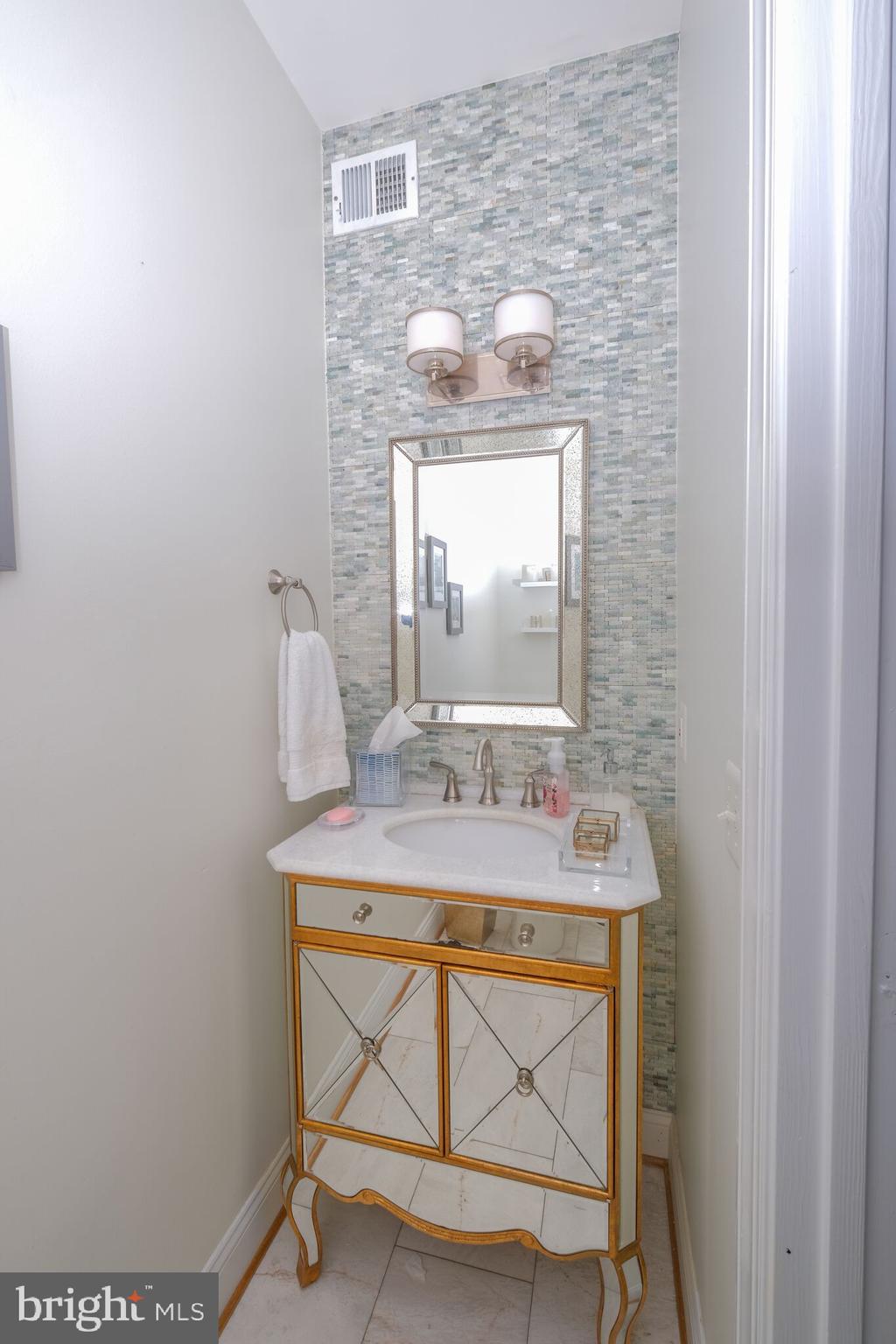 RESTON - Residential