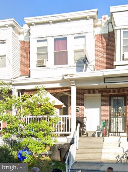 Solid 3 br., 1 ba. row. Great area, nice block.
Zoned RM-1. Currently used as single family.
Convert to duplex and live in one unit and have the Tenant pay your mortgage.
Property will be vacant 7/1/2025.
Super value offered at $114,900.
Send your offer today. This one won't last!