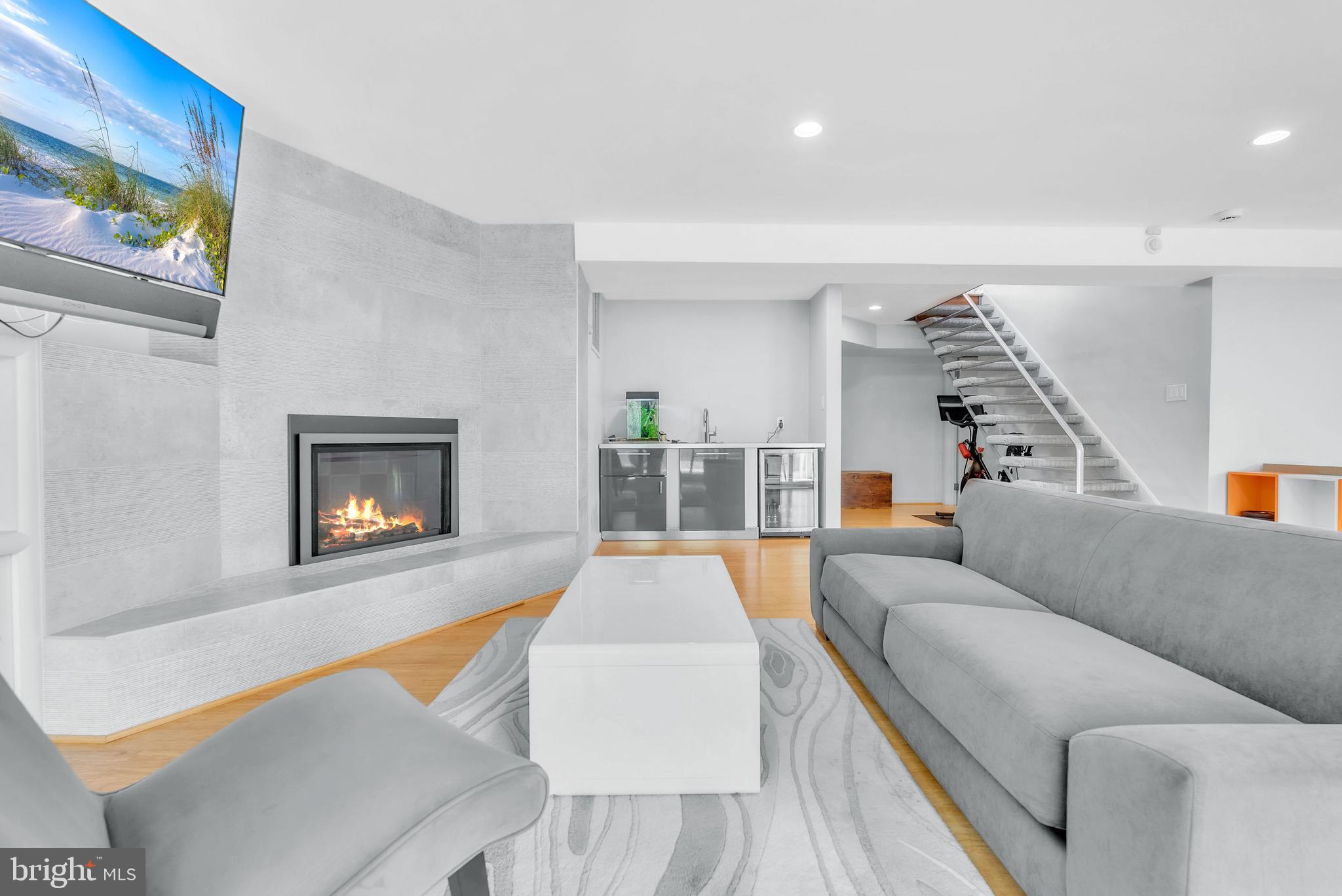 DUNLOP HILLS - Residential Lease