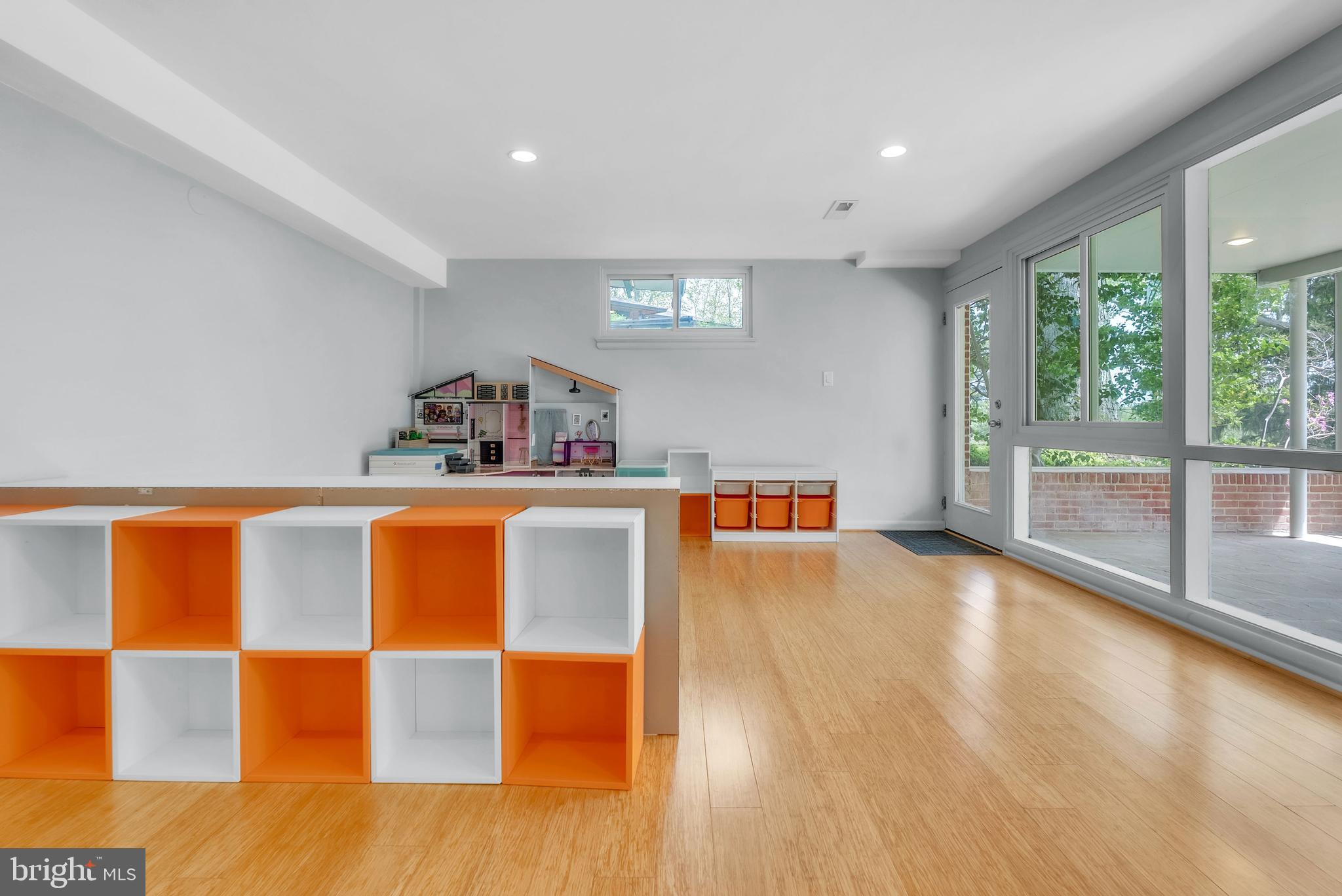 DUNLOP HILLS - Residential Lease