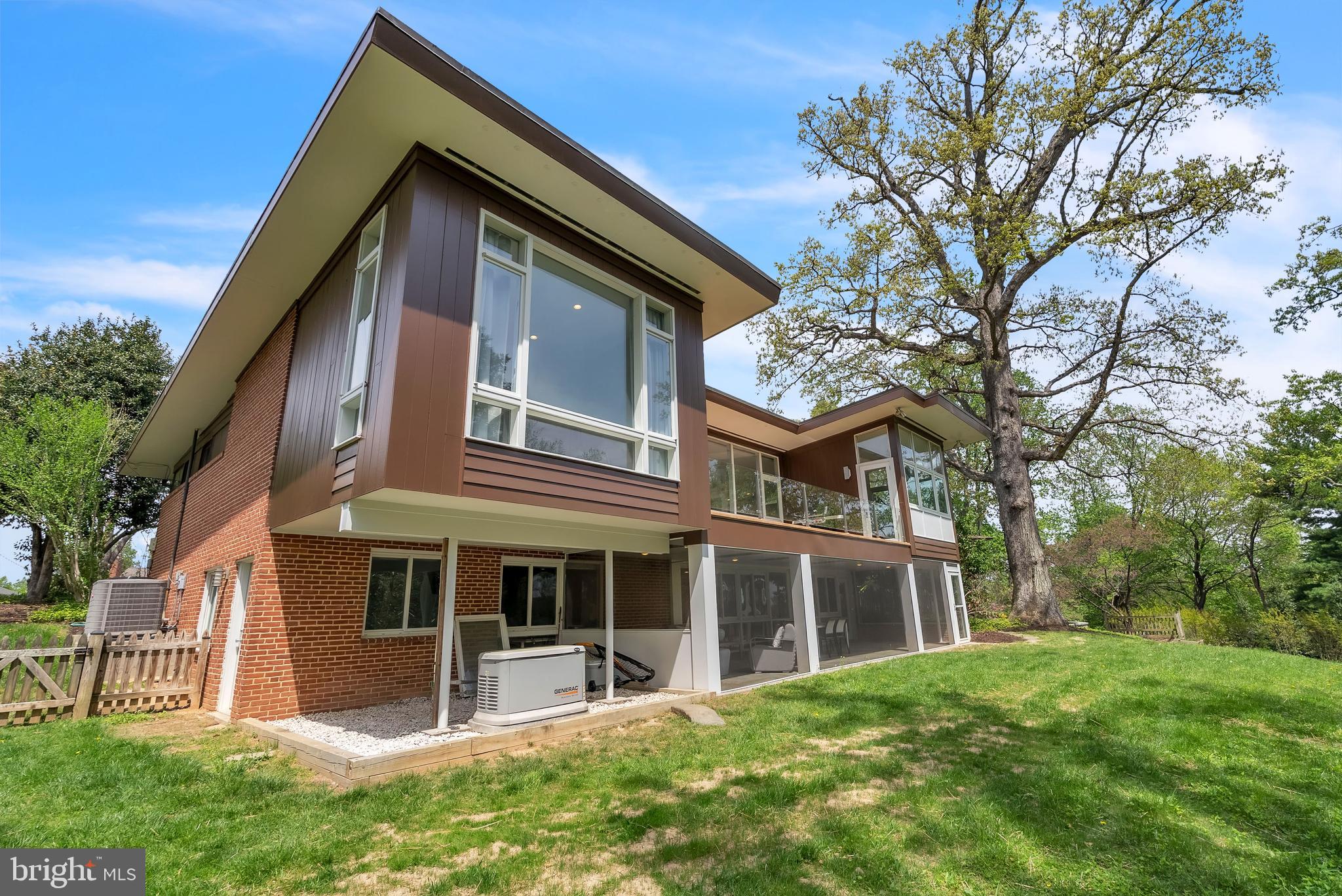 DUNLOP HILLS - Residential Lease