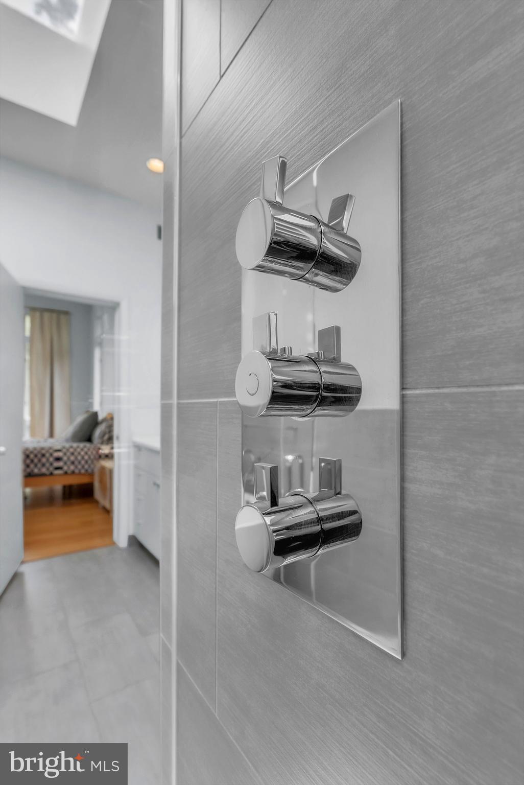 DUNLOP HILLS - Residential Lease