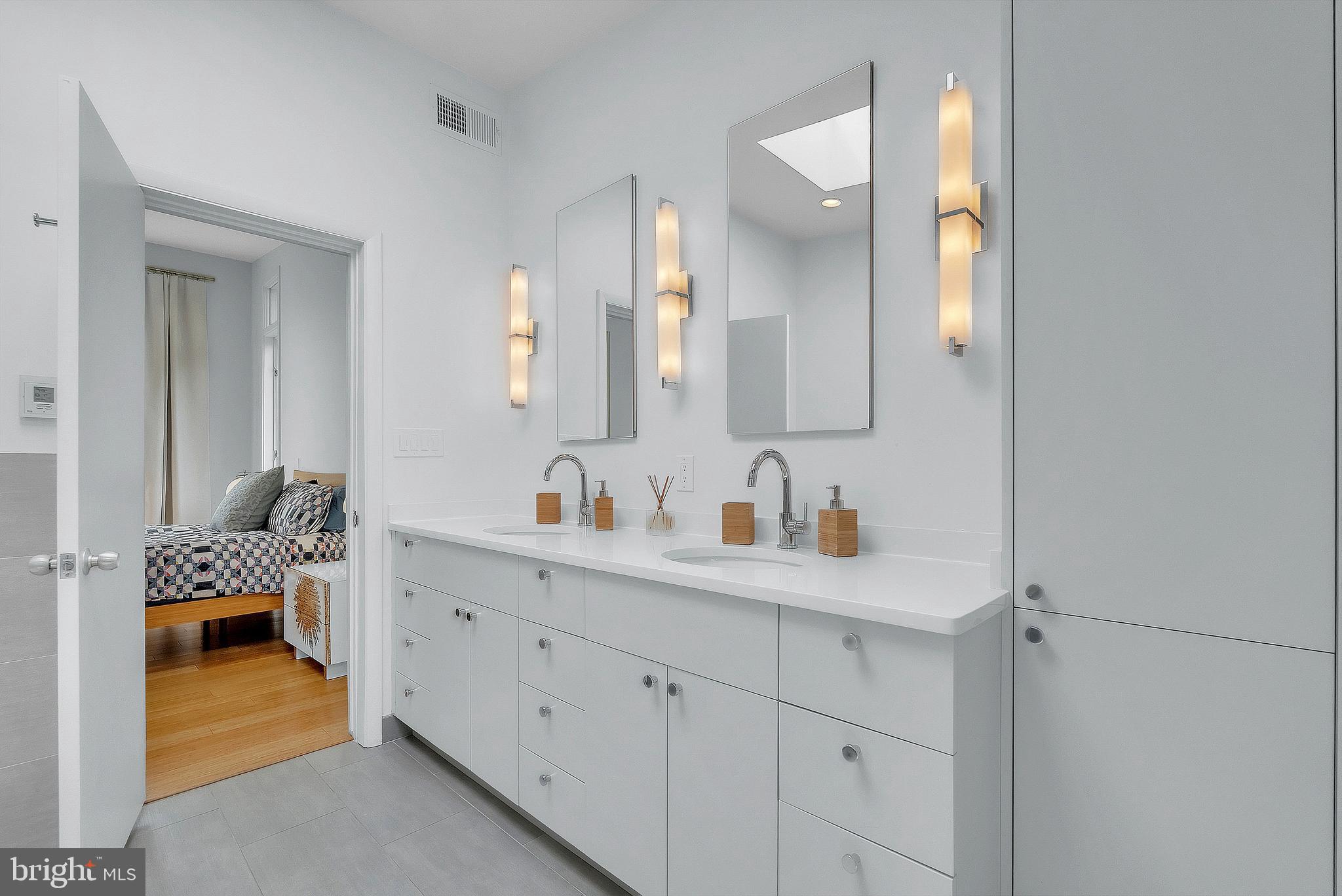 DUNLOP HILLS - Residential Lease