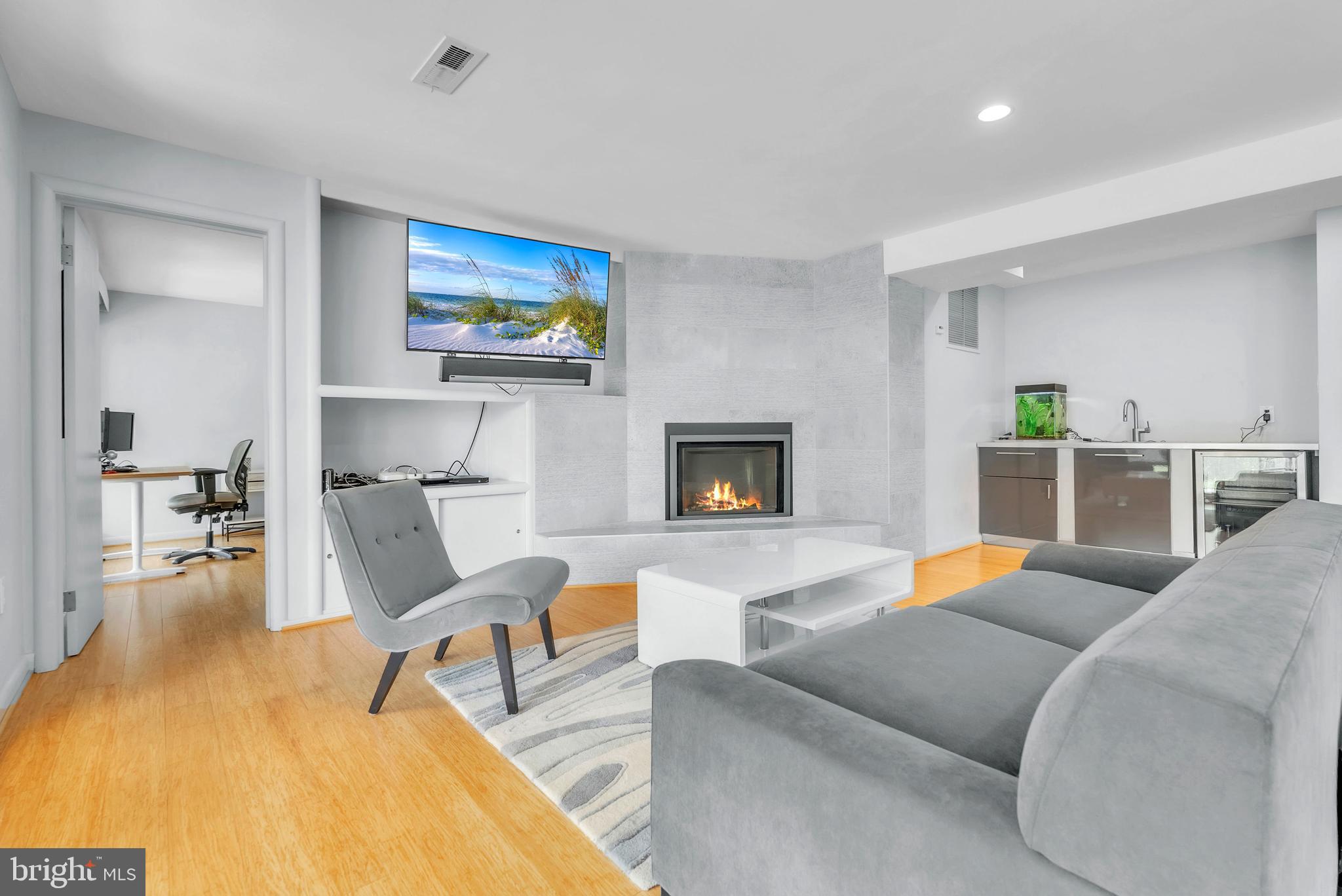 DUNLOP HILLS - Residential Lease