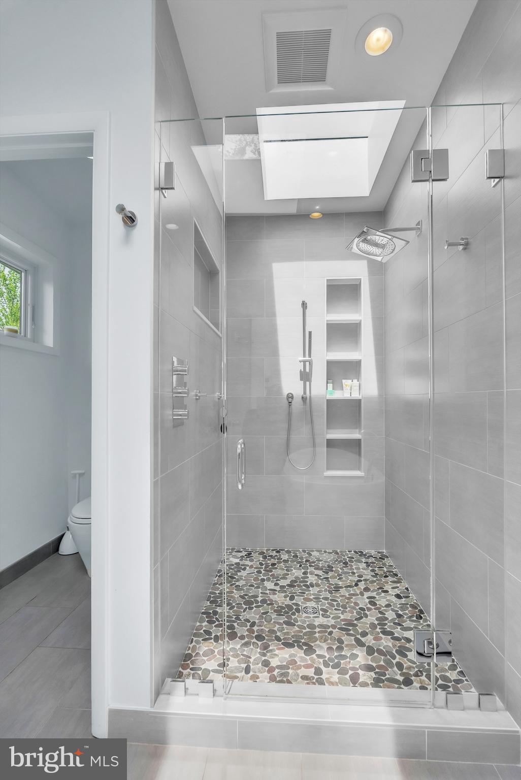 DUNLOP HILLS - Residential Lease