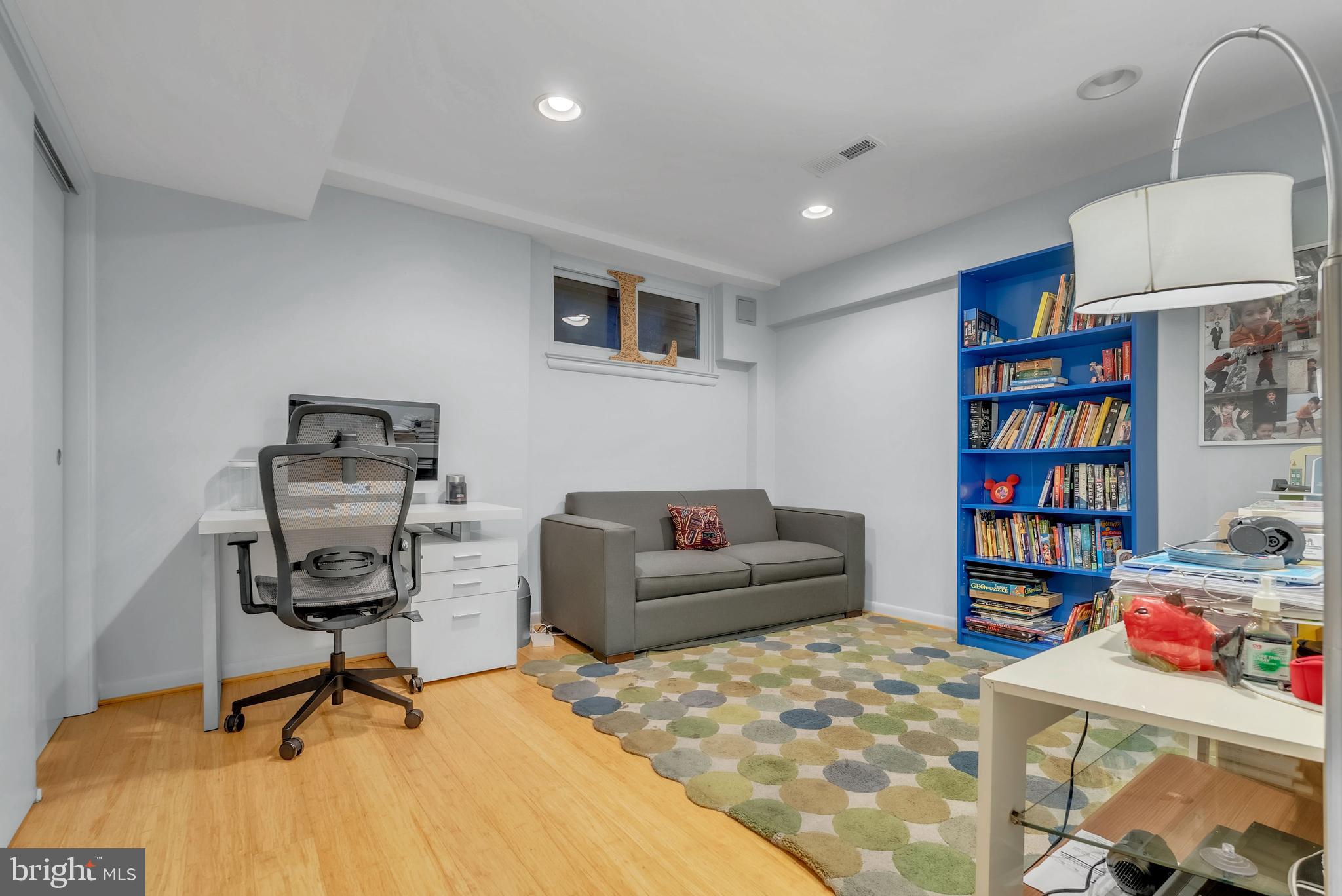 DUNLOP HILLS - Residential Lease