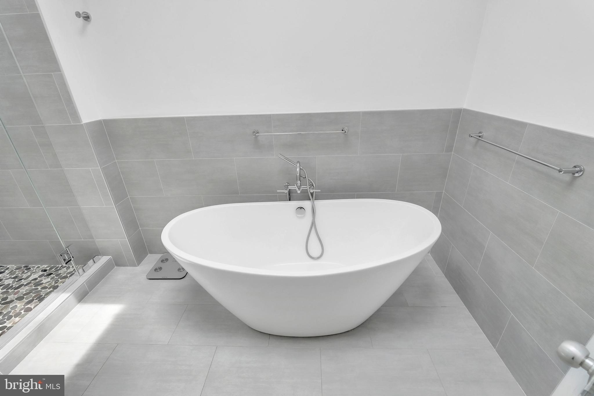 DUNLOP HILLS - Residential Lease