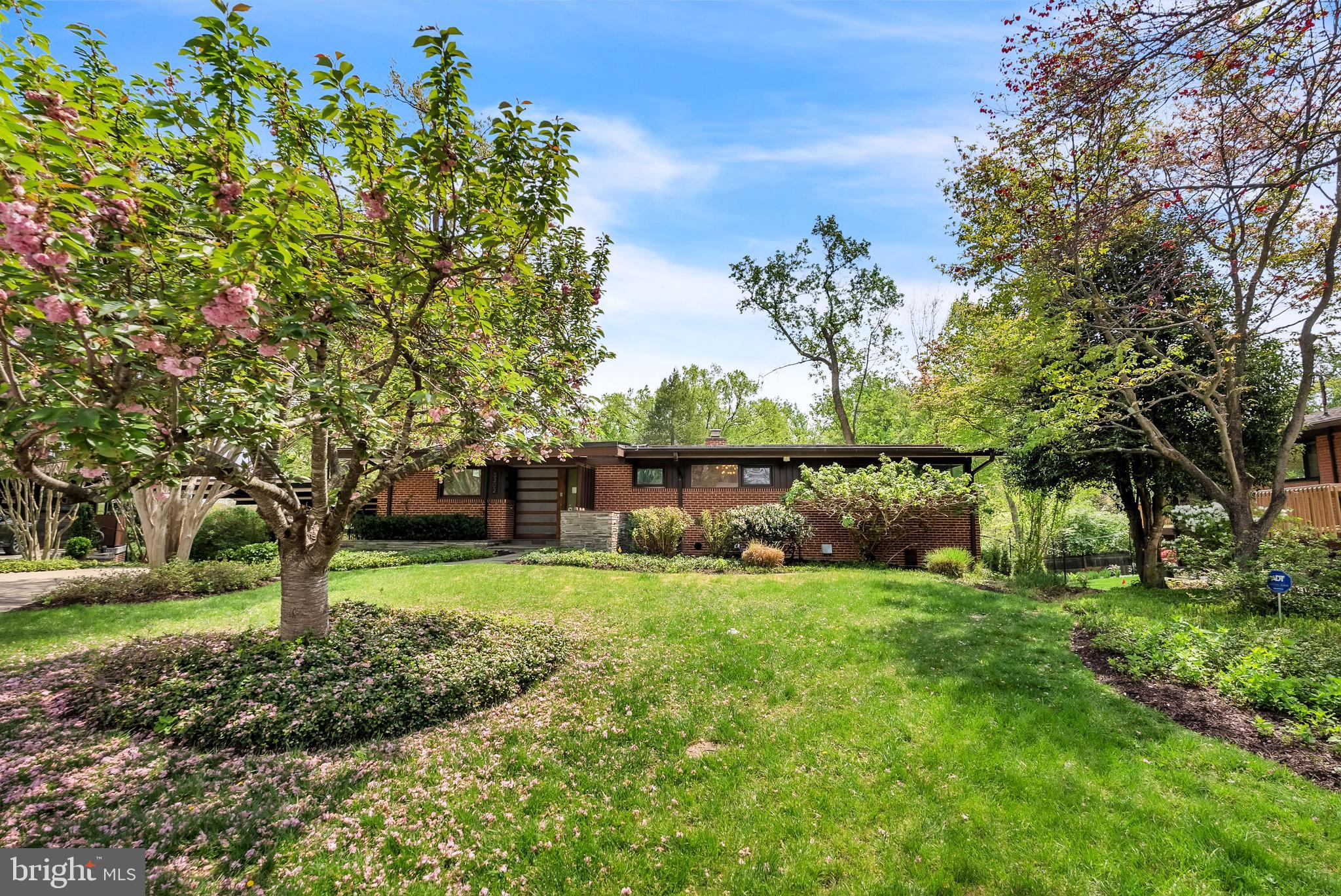 DUNLOP HILLS - Residential Lease