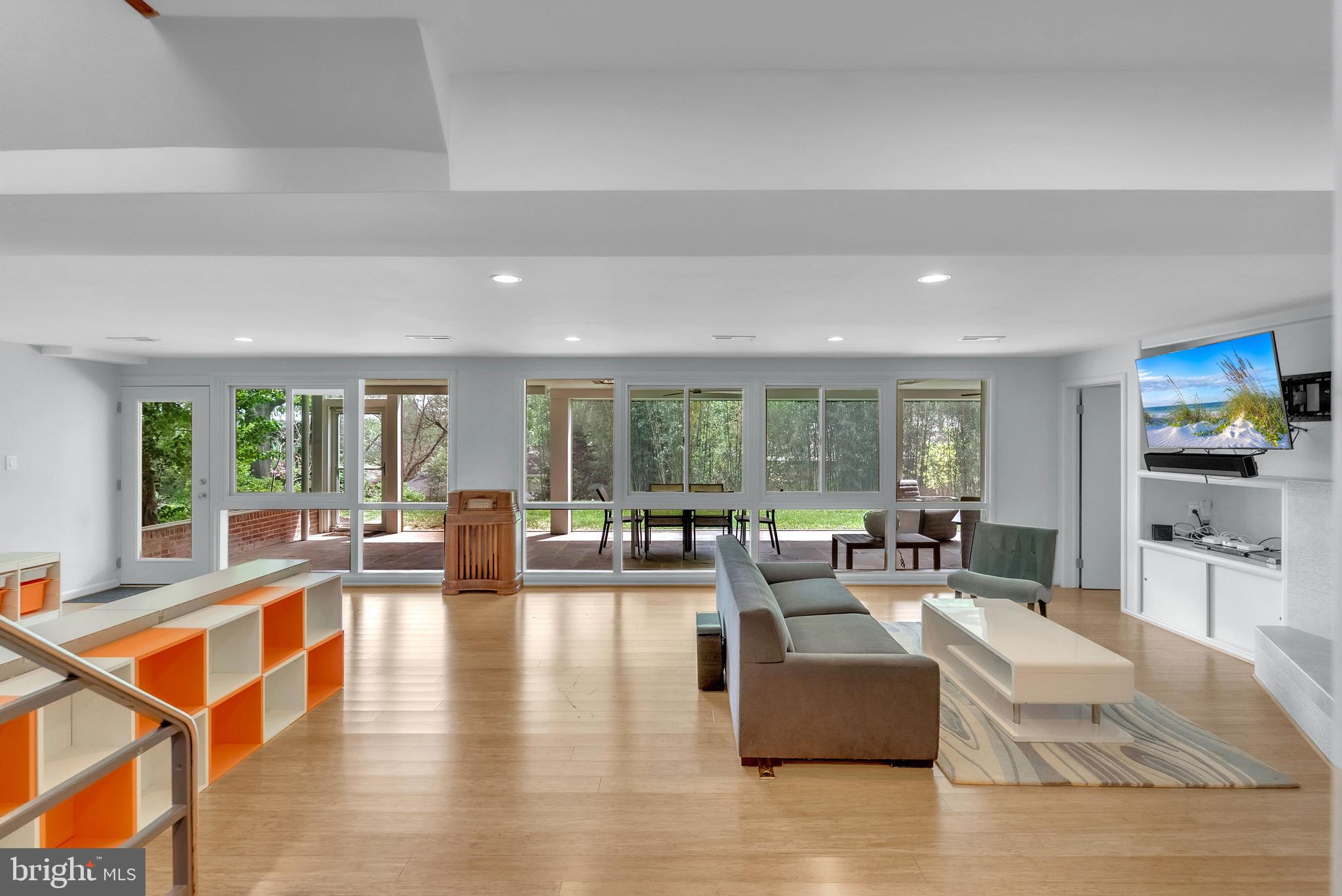 DUNLOP HILLS - Residential Lease