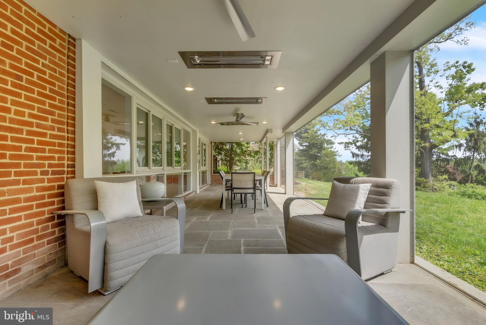 DUNLOP HILLS - Residential Lease