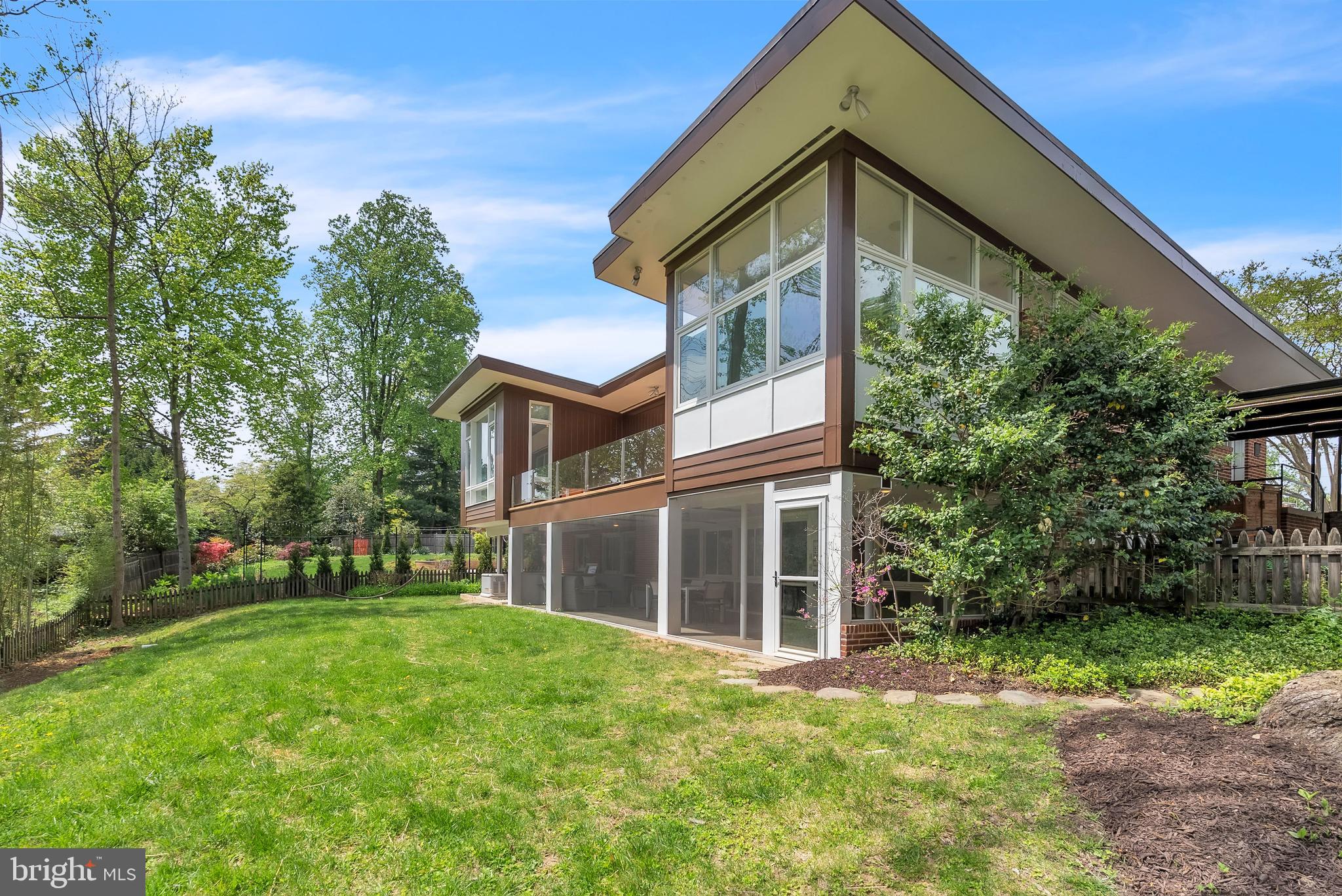 DUNLOP HILLS - Residential Lease