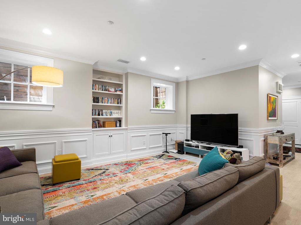 CHEVY CHASE - Residential Lease