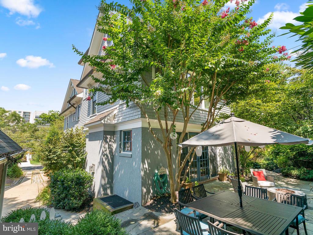 CHEVY CHASE - Residential Lease