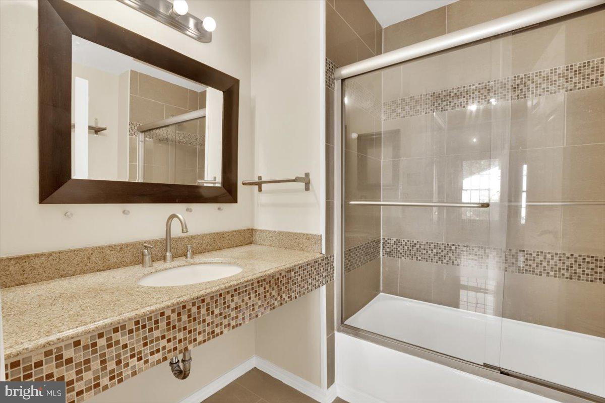 CARRIAGE PARK - Residential Lease