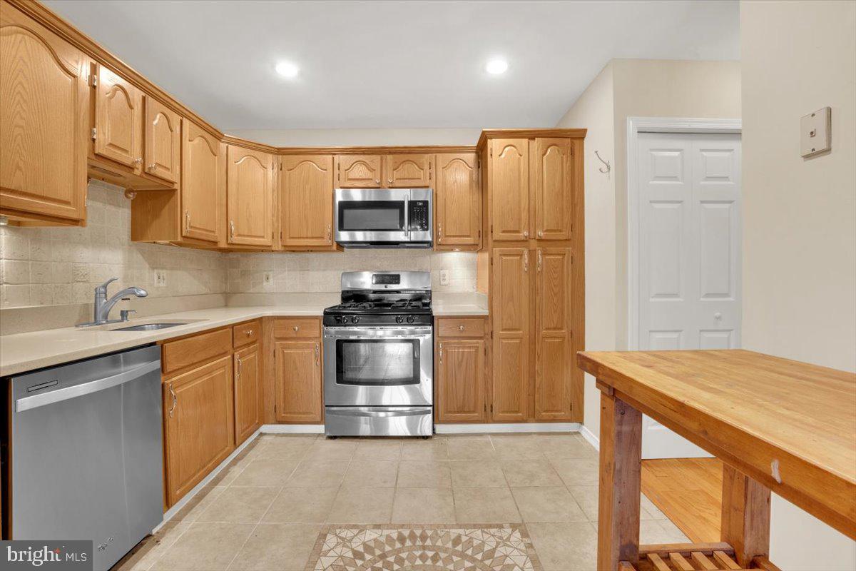 CARRIAGE PARK - Residential Lease