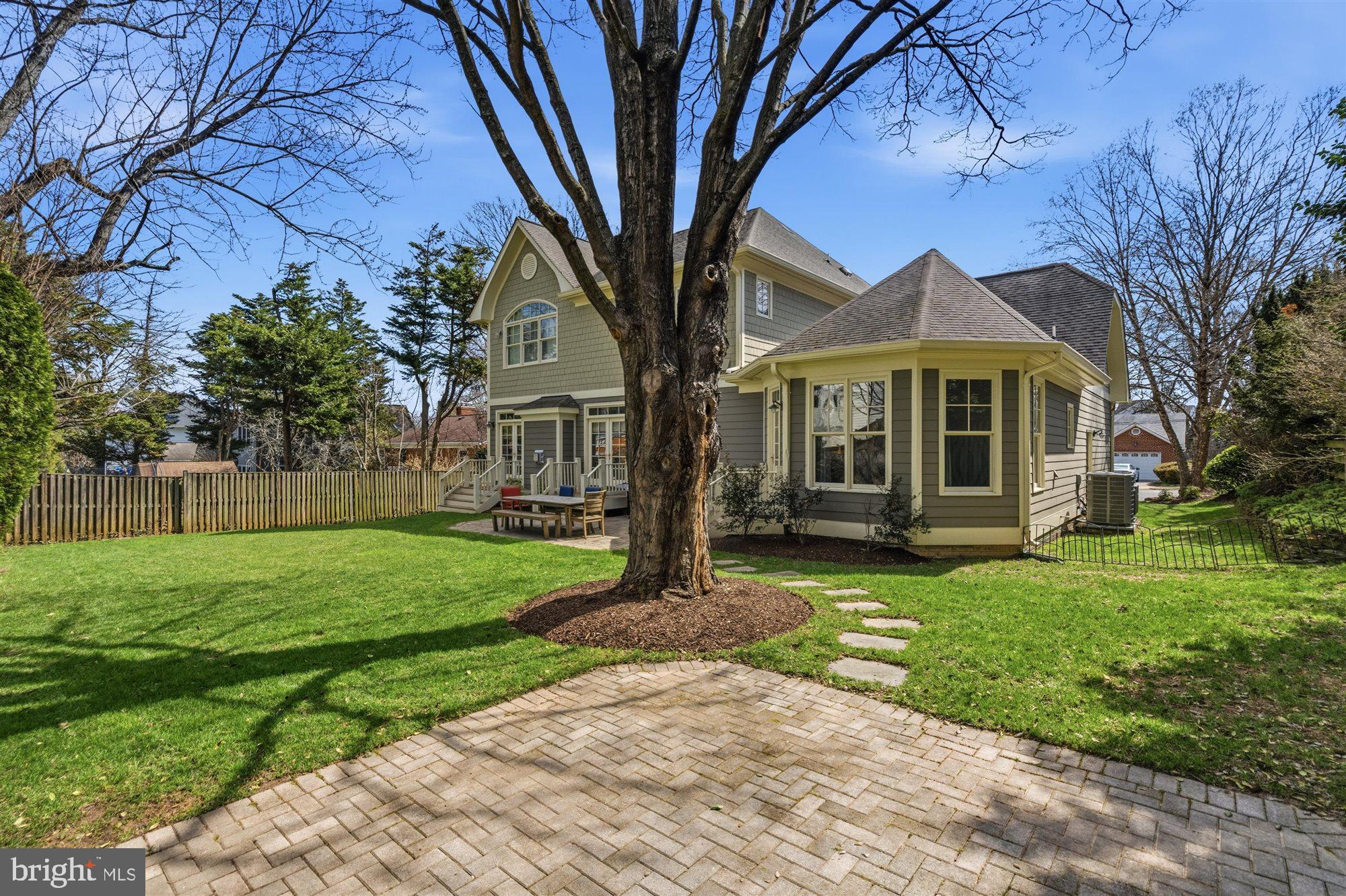 WILLIAMSBURG VILLAGE - Residential