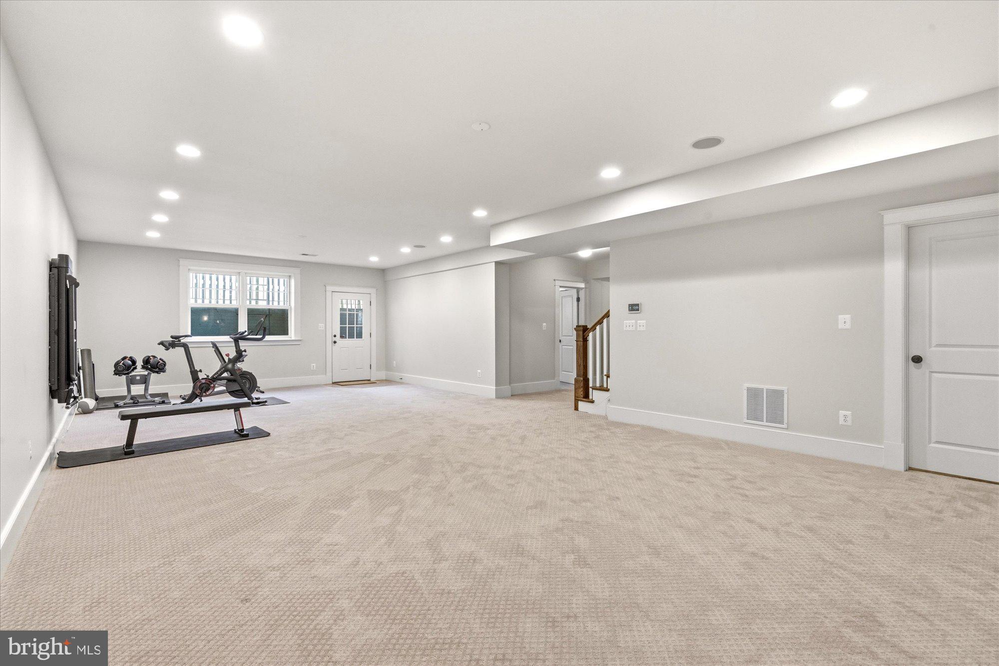 WILLIAMSBURG VILLAGE - Residential