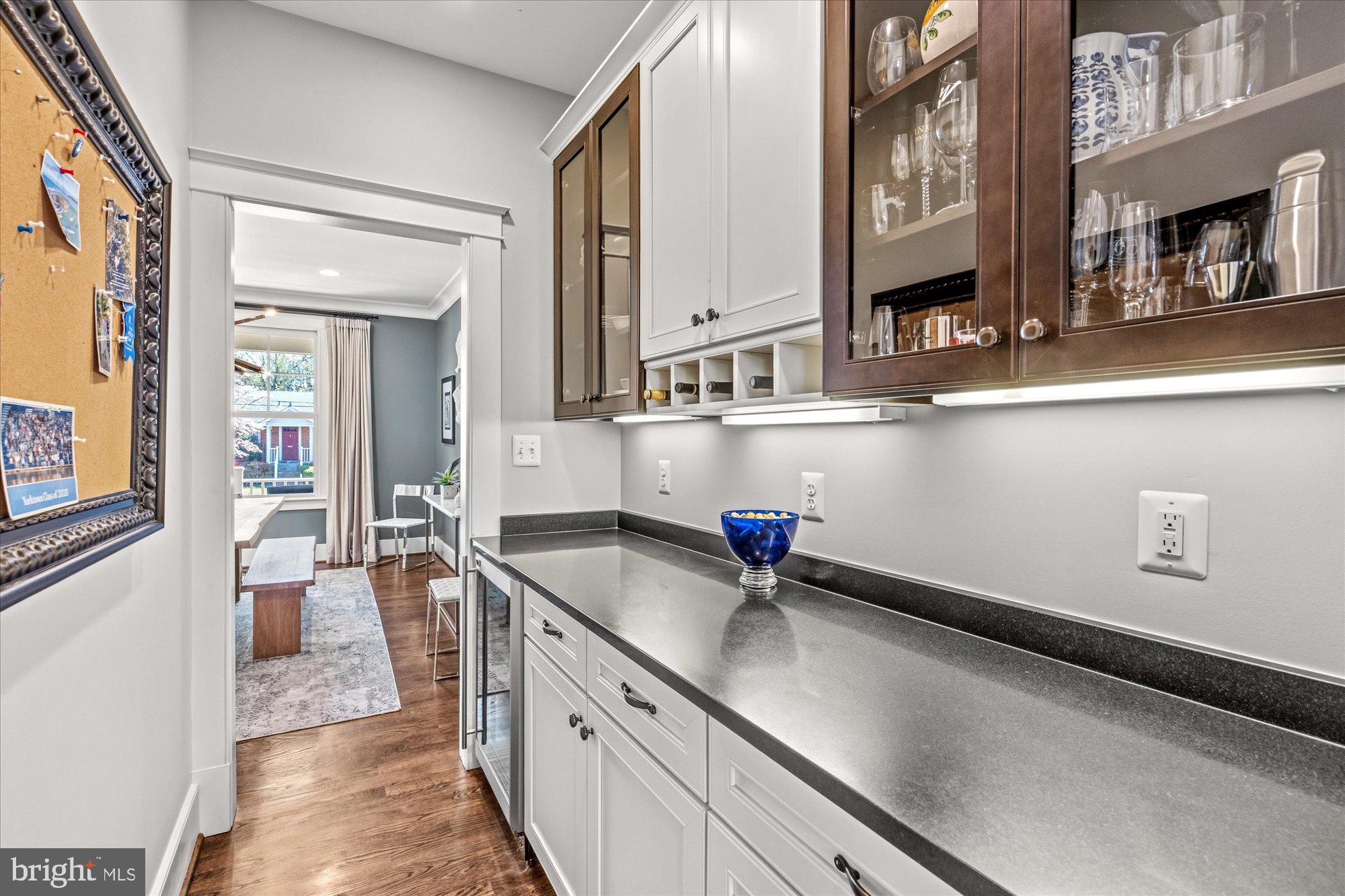 WILLIAMSBURG VILLAGE - Residential