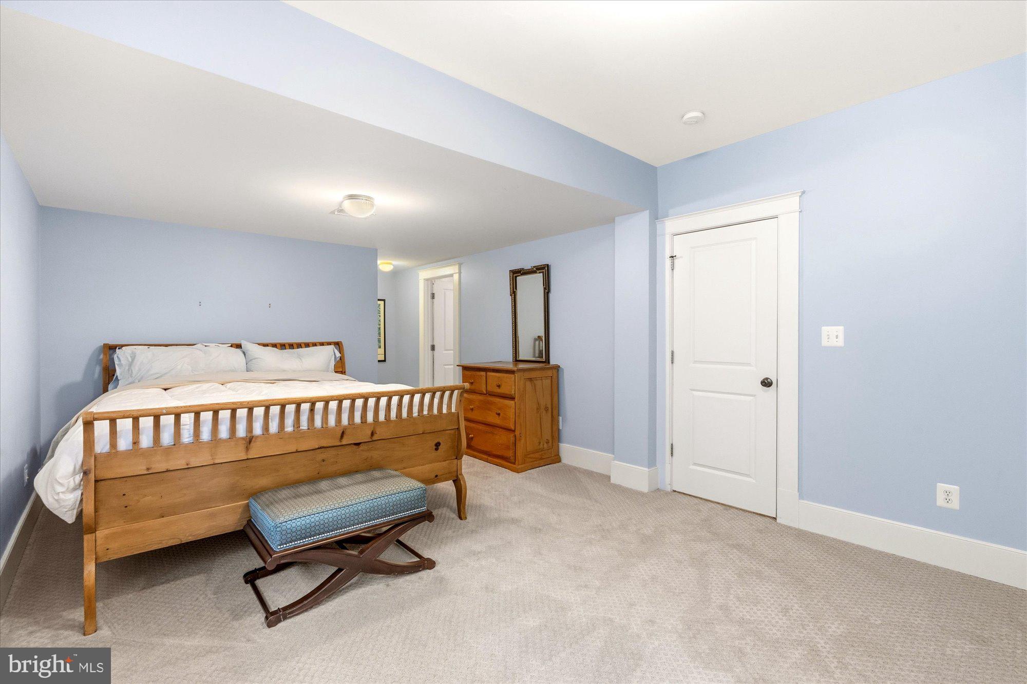 WILLIAMSBURG VILLAGE - Residential