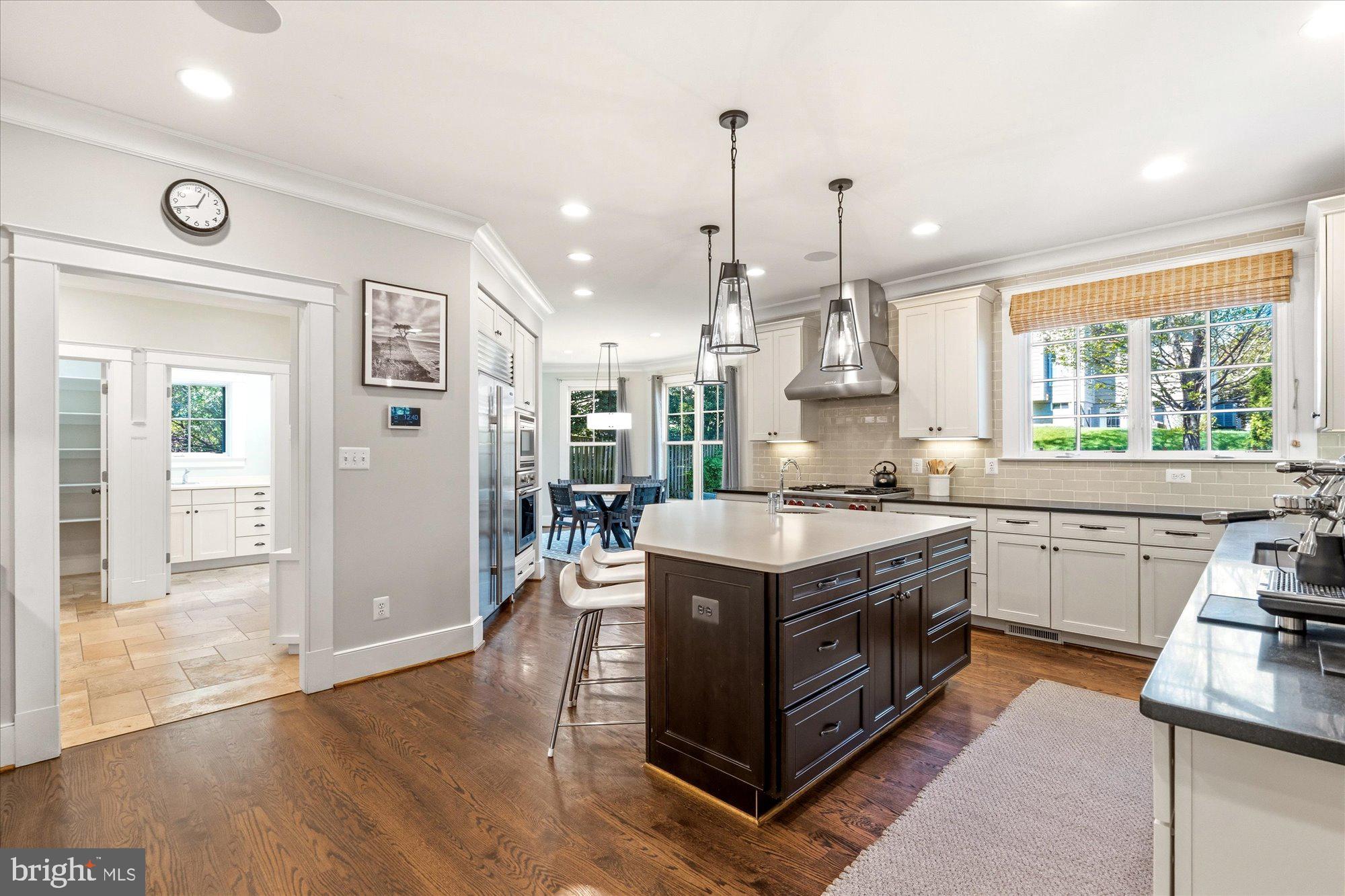 WILLIAMSBURG VILLAGE - Residential